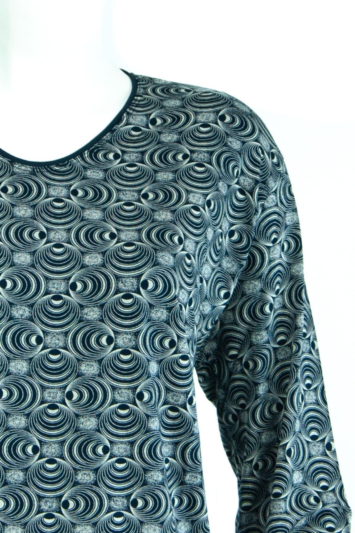 Kadın Gülnar Desenli Uzun Kollu Hafif V Yaka Likralı Viskon Penye Kumaş Anne Bluz