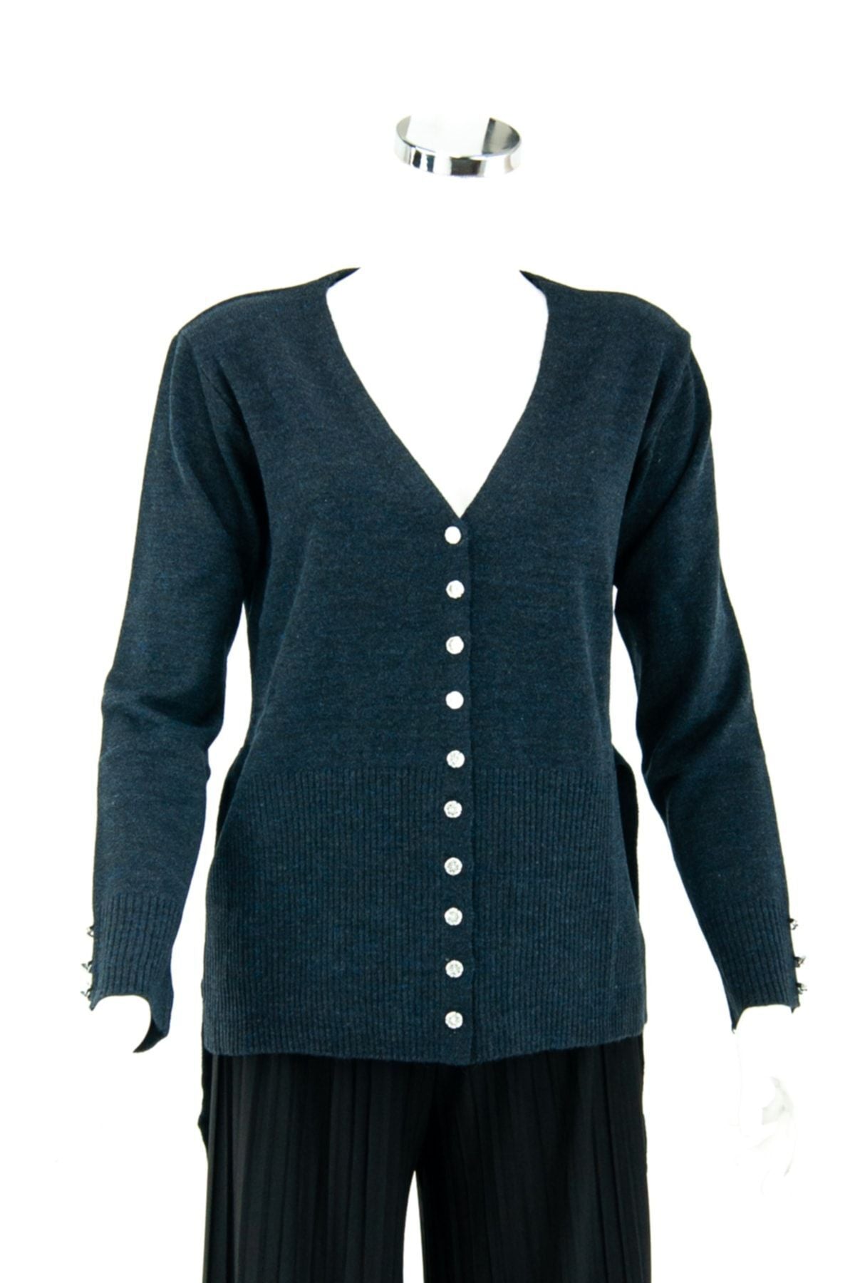 Kadın Kışlık Uzun Kollu Önü Düğmeli Normal Kesim Likralı V Yaka Dokuma Hırka