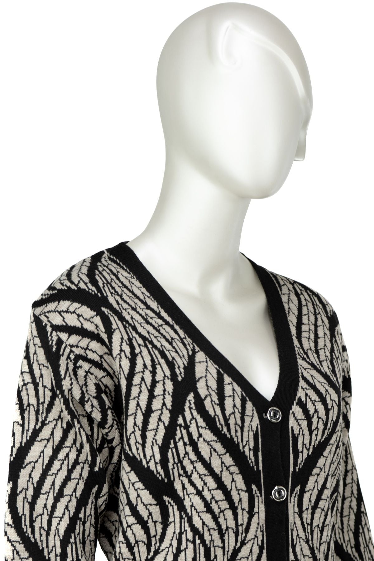 Kadın Kışlık Yünlü Örme Anne Hırka V Yaka Sümbül Motifli Çift Cepli Düğmeli Likralı Rahat