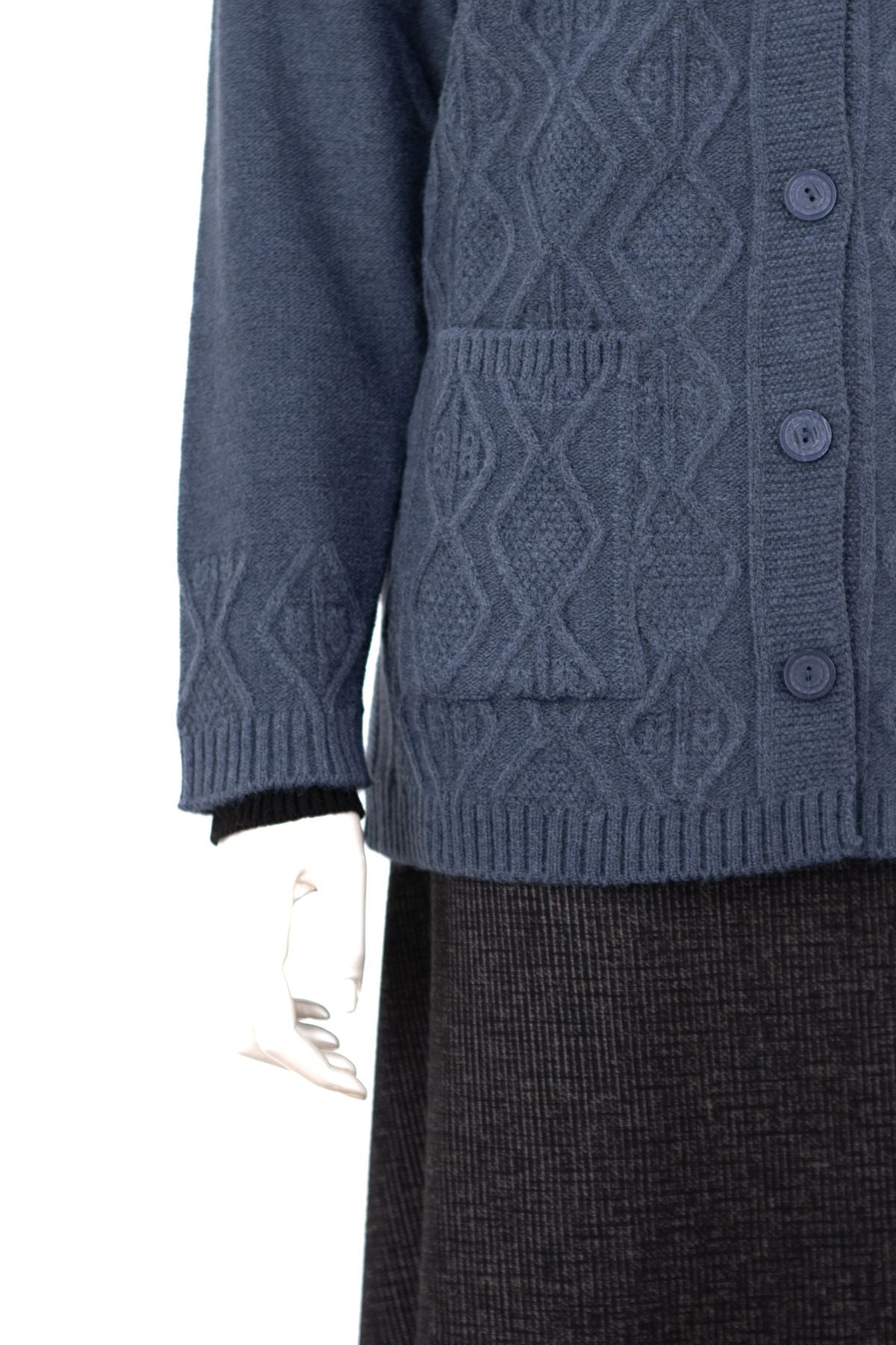 Kadın Kışlık Kalın Yün Örme Anne Hırka Etnik Motifli V Yaka Çift Cepli Rahat Kesim Tam Kalıp