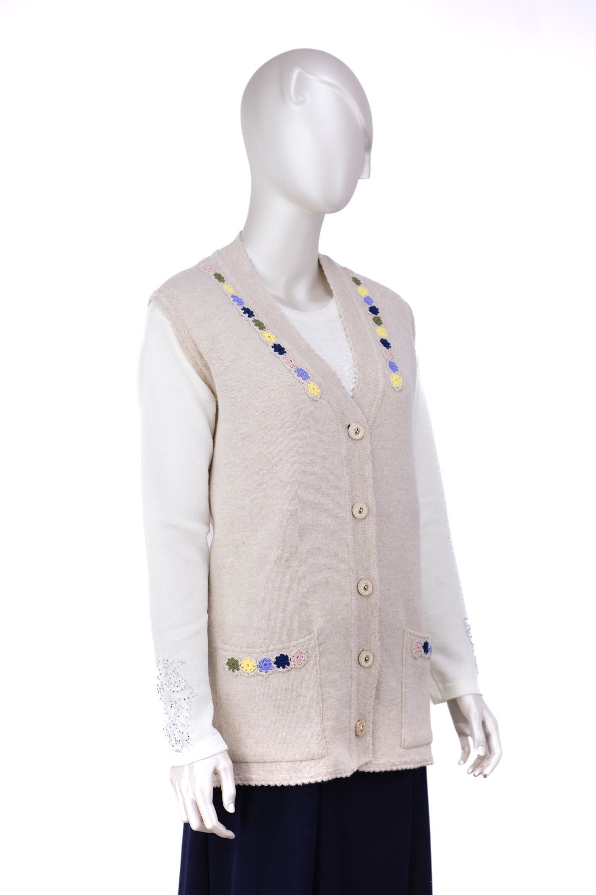 Kadın Kalın Kışlık Yünlü Örme Anne Yelek Rahat Tam Kalıp Nakış Motifli Cepli Önü Düğmeli