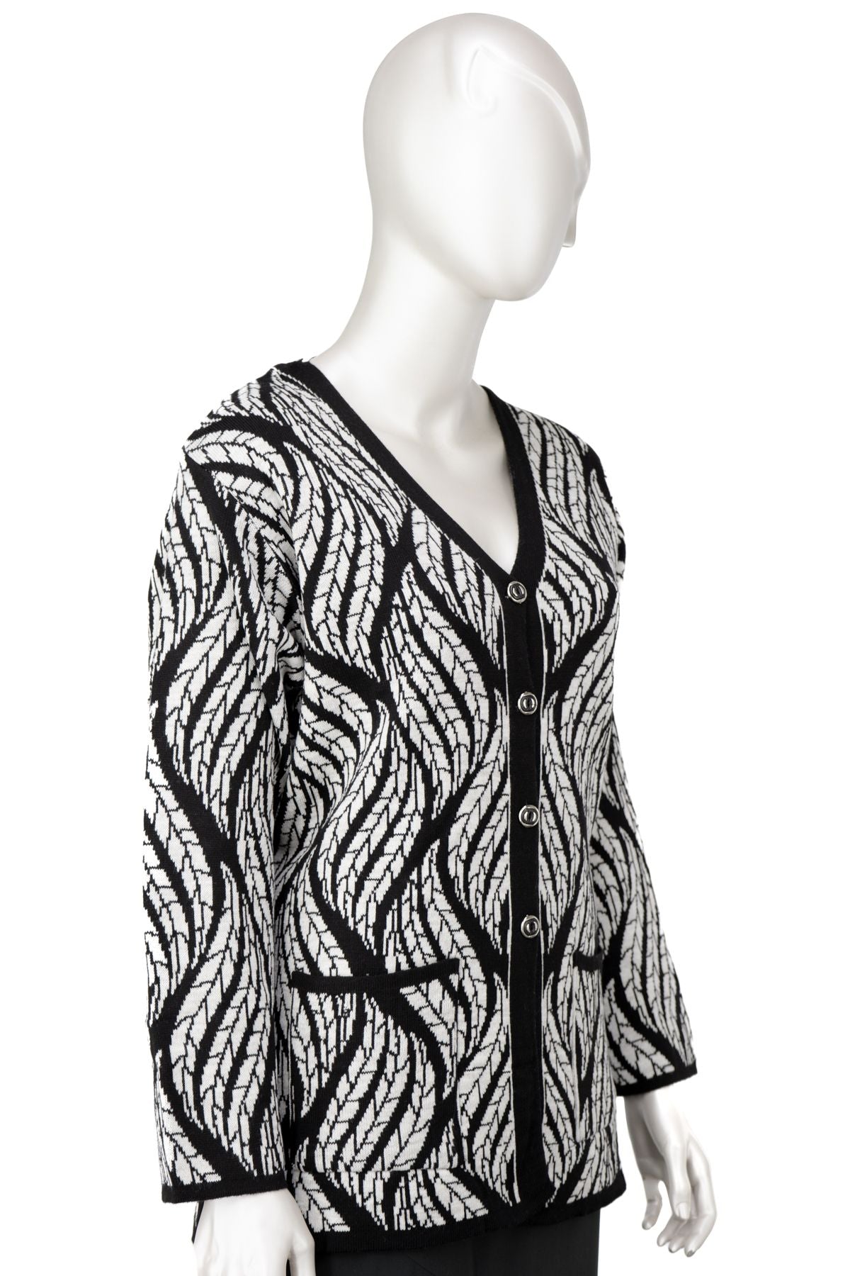 Kadın Kışlık Yünlü Örme Anne Hırka V Yaka Sümbül Motifli Çift Cepli Düğmeli Likralı Rahat