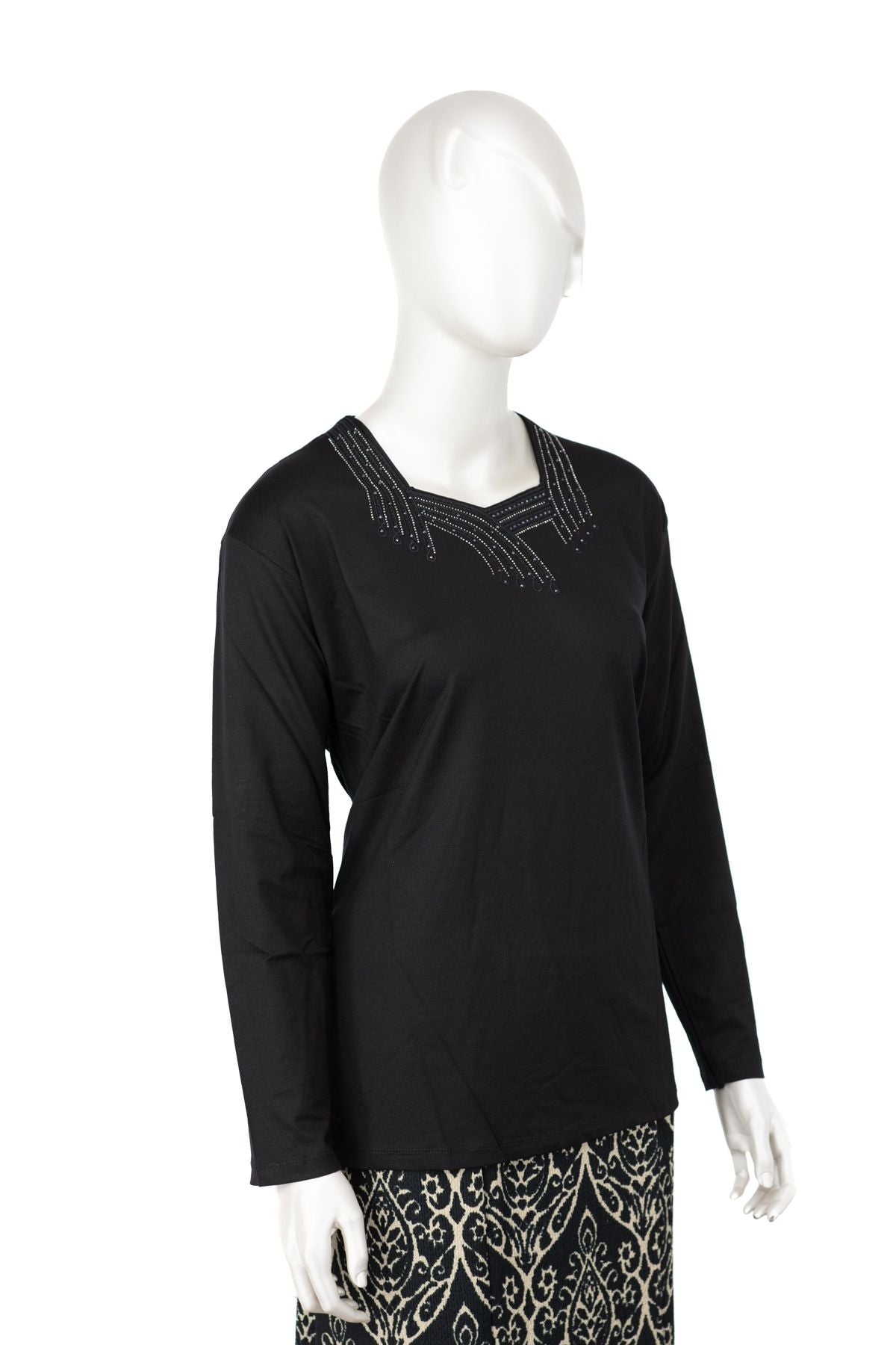 Kadın Turlu Viskon Penye Kumaş Anne Bluz Şık Taşlı ve Nakışlı Likralı Kare Yaka Tam Kalıp