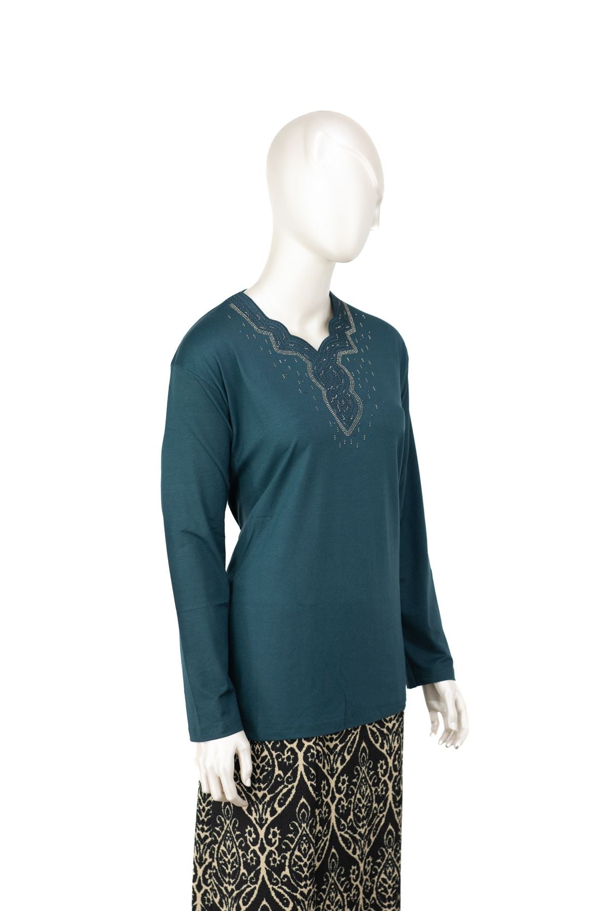 Kadın Turlu Viskon Penye Kumaş Anne Bluz Modern Taşlı ve Nakışlı Likralı V Yaka Tam Kalıp