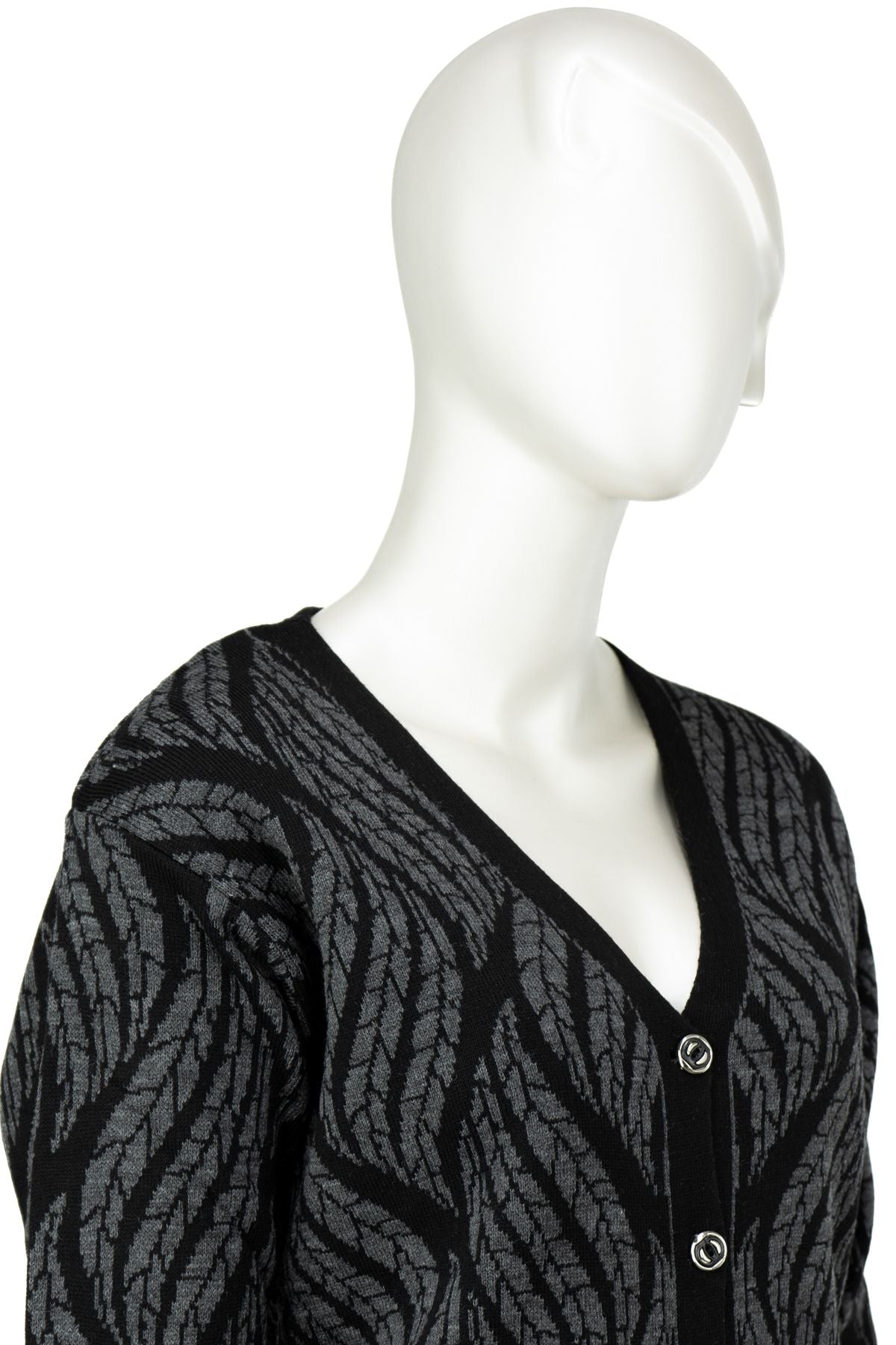 Kadın Kışlık Yünlü Örme Anne Hırka V Yaka Sümbül Motifli Çift Cepli Düğmeli Likralı Rahat