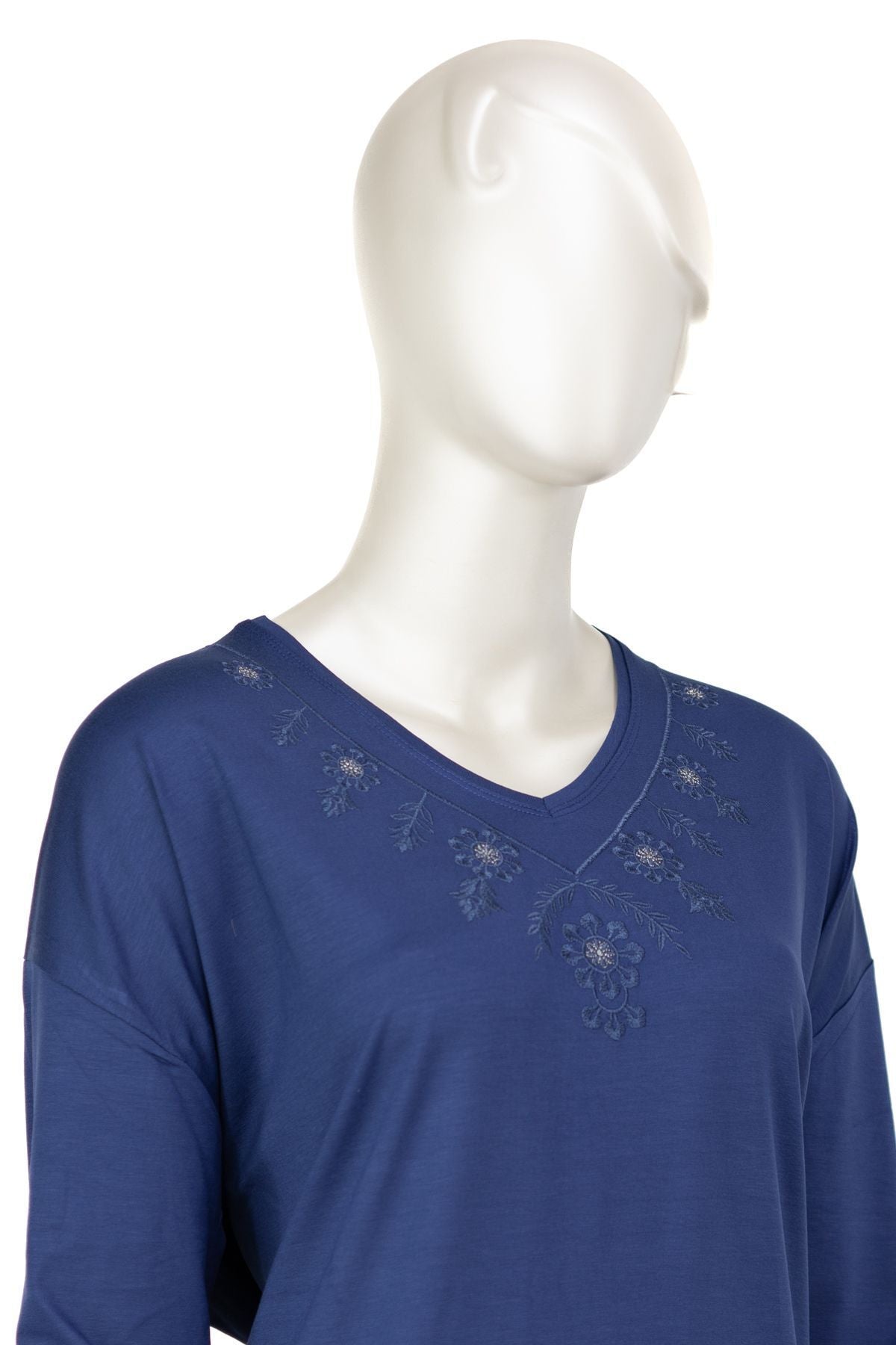 Kadın Gül Kolye Nakışlı V Yaka Uzun Kol Tam Kalıp Büyük Beden Viskon Penye Kumaş Anne Bluz