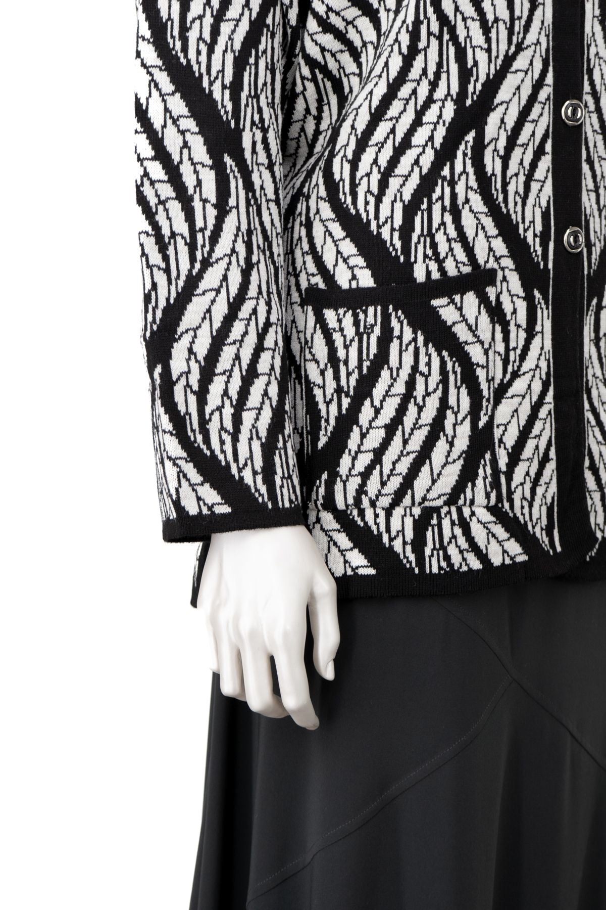 Kadın Kışlık Yünlü Örme Anne Hırka V Yaka Sümbül Motifli Çift Cepli Düğmeli Likralı Rahat