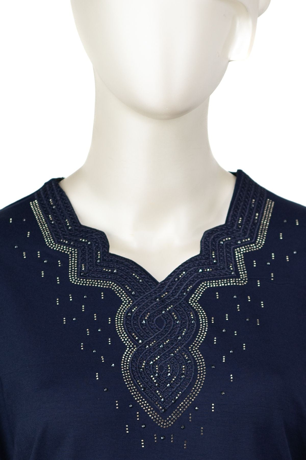 Kadın Turlu Viskon Penye Kumaş Anne Bluz Modern Taşlı ve Nakışlı Likralı V Yaka Tam Kalıp