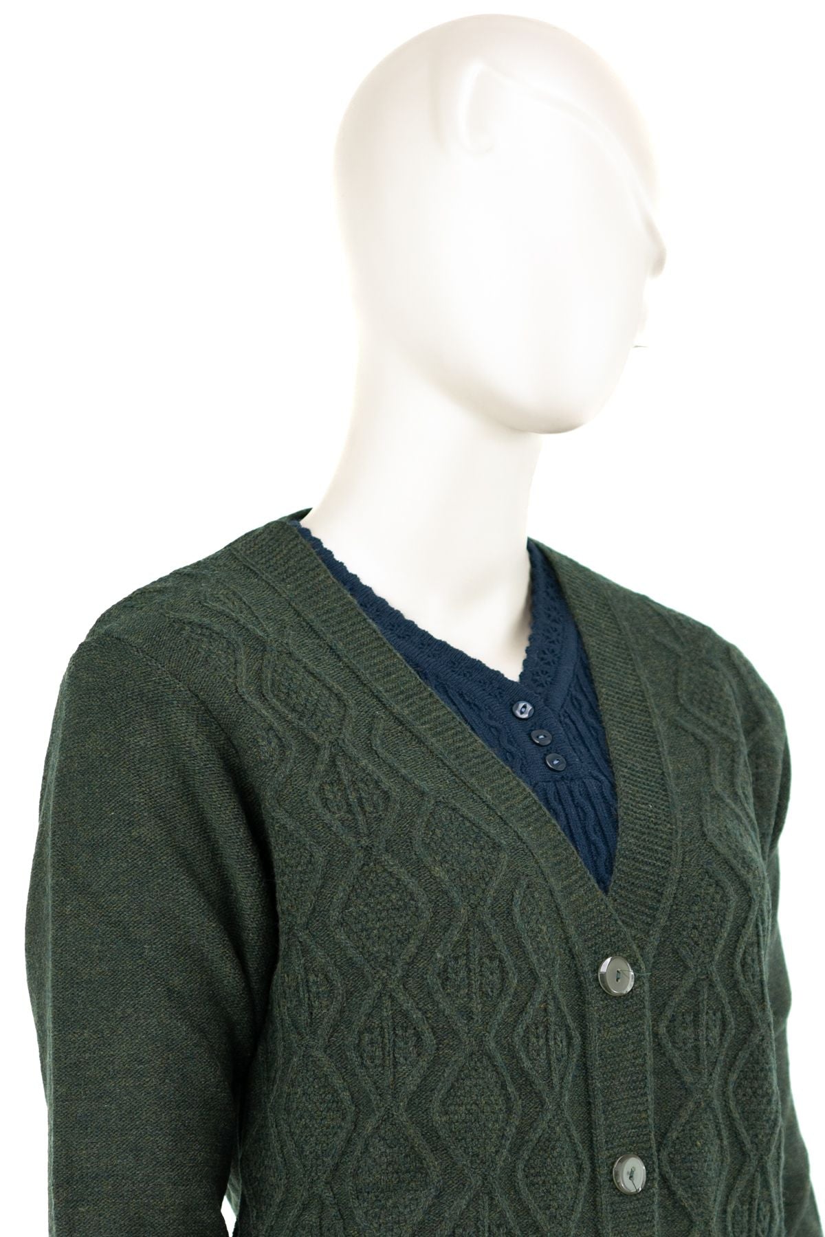 Kadın Kışlık Kalın Yün Örme Anne Hırka Etnik Motifli V Yaka Çift Cepli Rahat Kesim Tam Kalıp