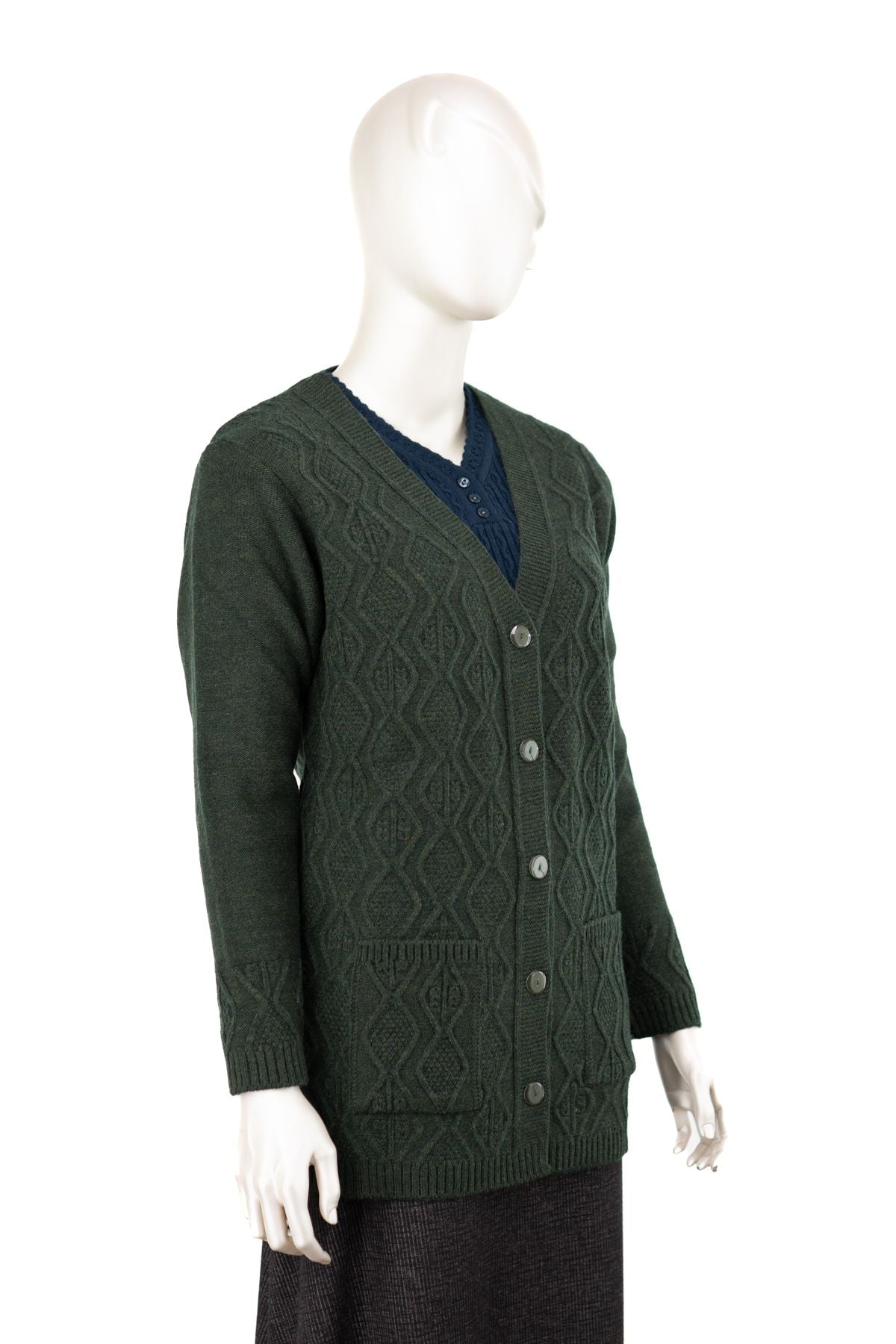 Kadın Kışlık Kalın Yün Örme Anne Hırka Etnik Motifli V Yaka Çift Cepli Rahat Kesim Tam Kalıp