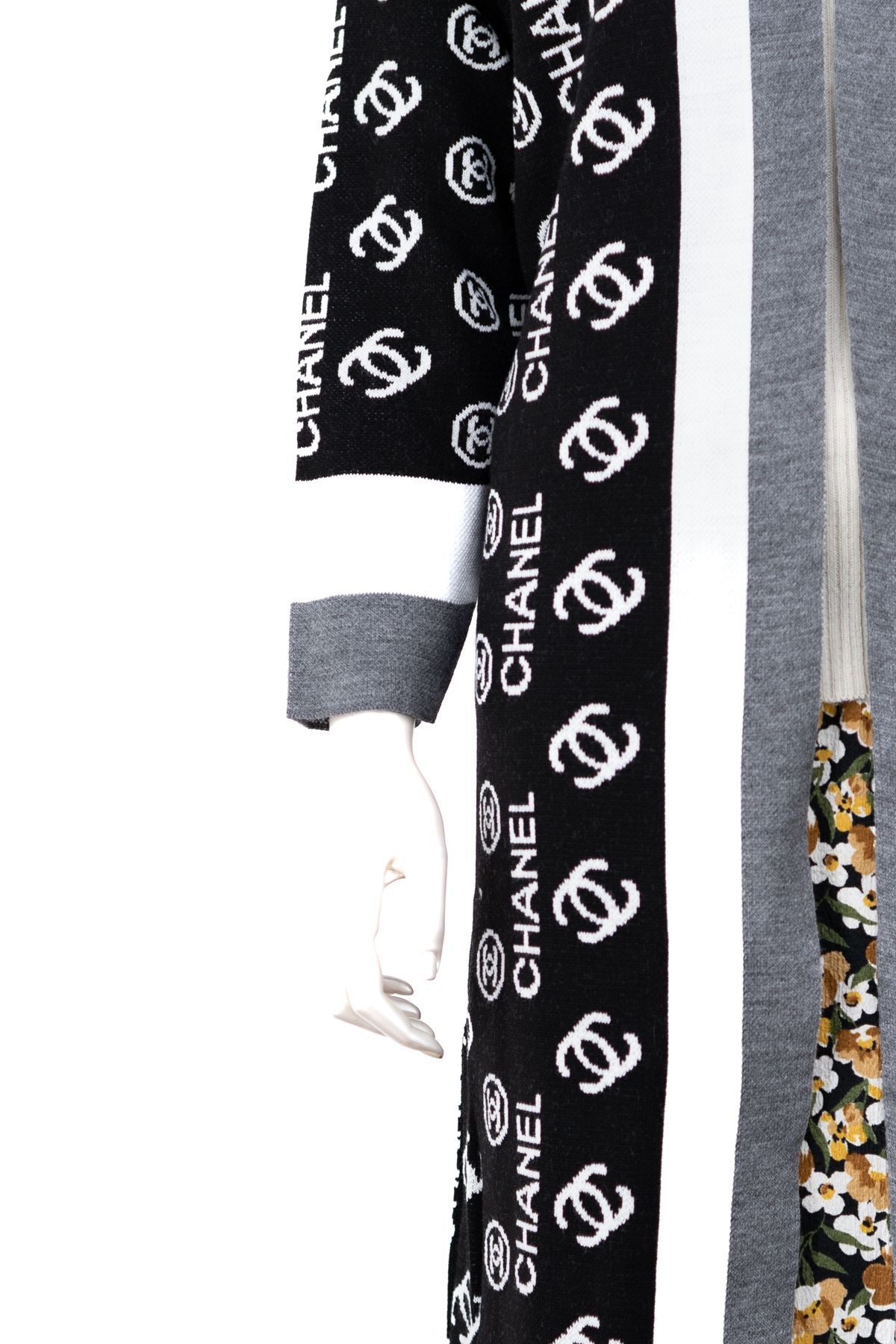 Kadın Kışlık Triko Örme Uzun Hırka Boydan Şık Marka Harf Desenli Kapamasız Rahat Kesim