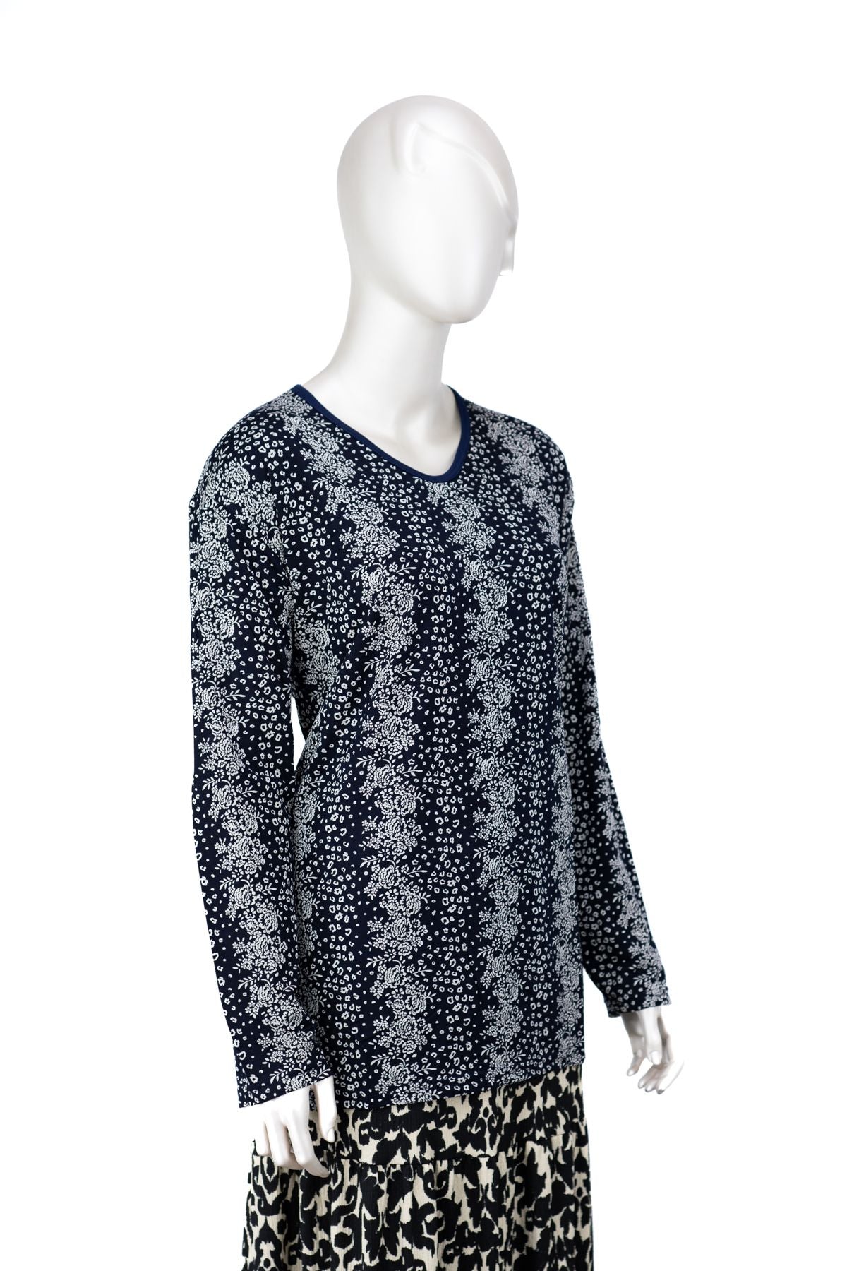 Kadın Turlu Viskon Penye Kumaş Anne Bluz Leylak Desenli Hafif V Yaka Tam Kalıp Likralı