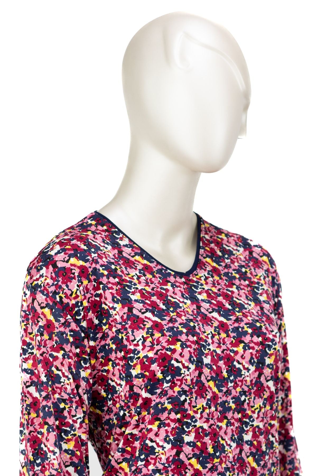 Kadın Turlu Viskon Penye Kumaş Anne Bluz Karanfil Desenli Hafif V Yaka Tam Kalıp Likralı