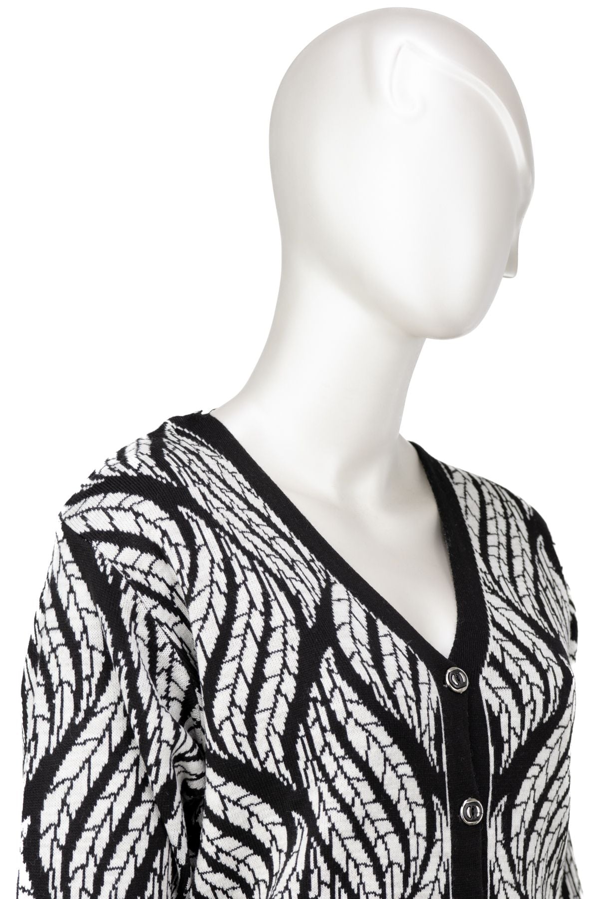 Kadın Kışlık Yünlü Örme Anne Hırka V Yaka Sümbül Motifli Çift Cepli Düğmeli Likralı Rahat