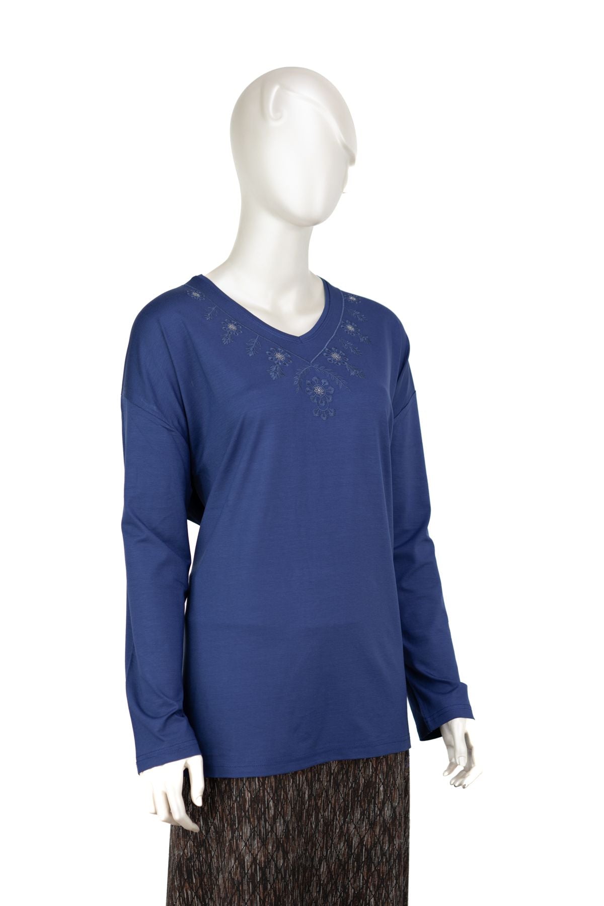 Kadın Gül Kolye Nakışlı V Yaka Uzun Kol Tam Kalıp Büyük Beden Viskon Penye Kumaş Anne Bluz