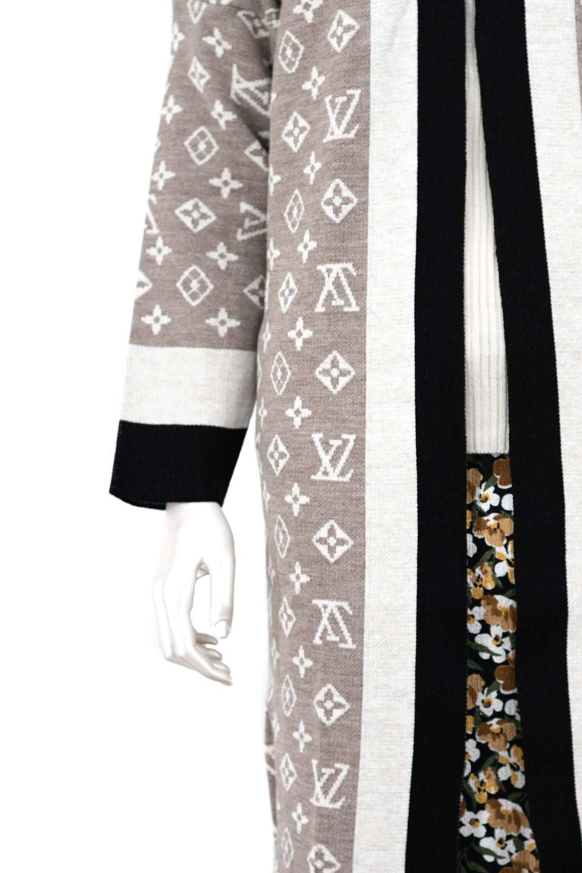 Kadın Kışlık Boydan Harf Desenli Kapamasız Rahat Kesim Likralı Triko Dokuma Uzun Hırka