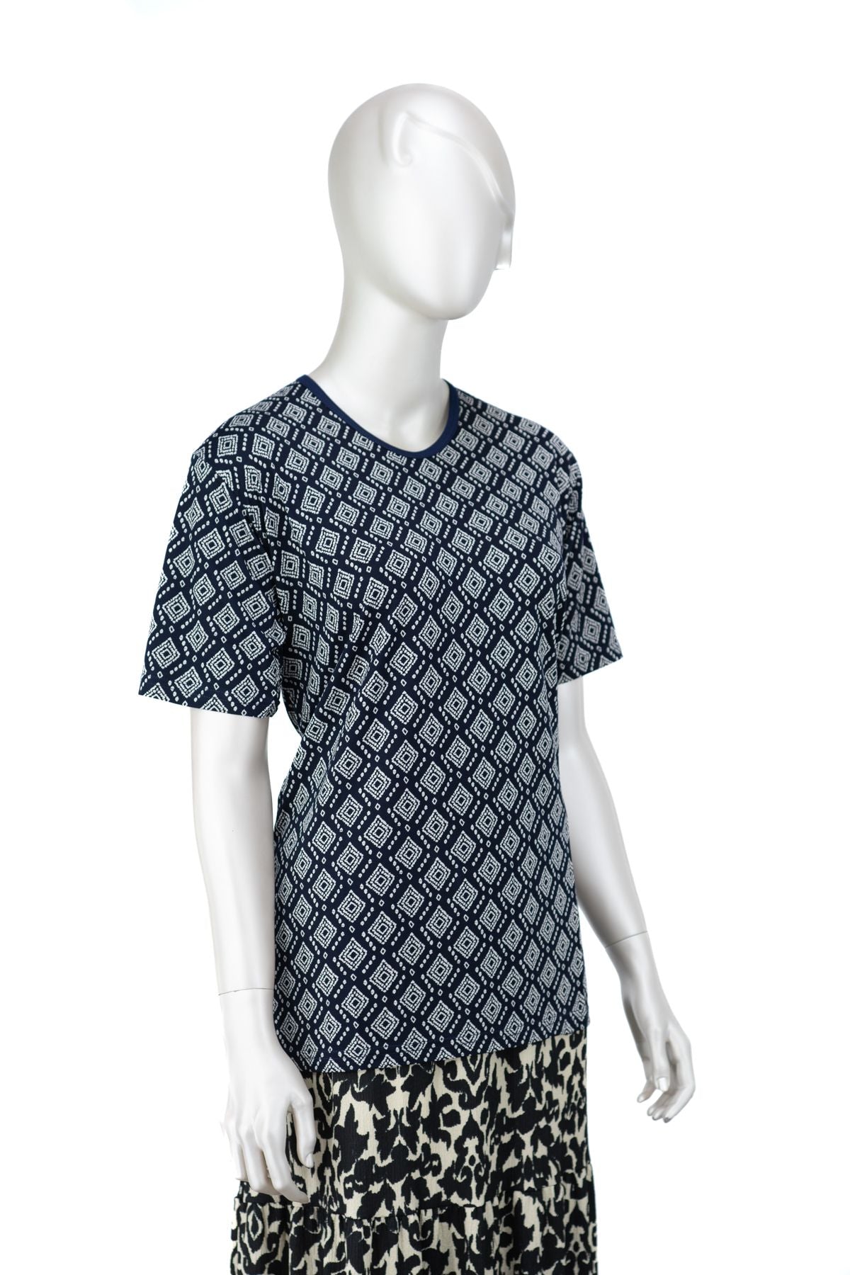 Kadın Turlu Viskon Penye Kumaş Anne Bluz Sarmaşık Desenli Kısa Kollu Tam Kalıp Likralı