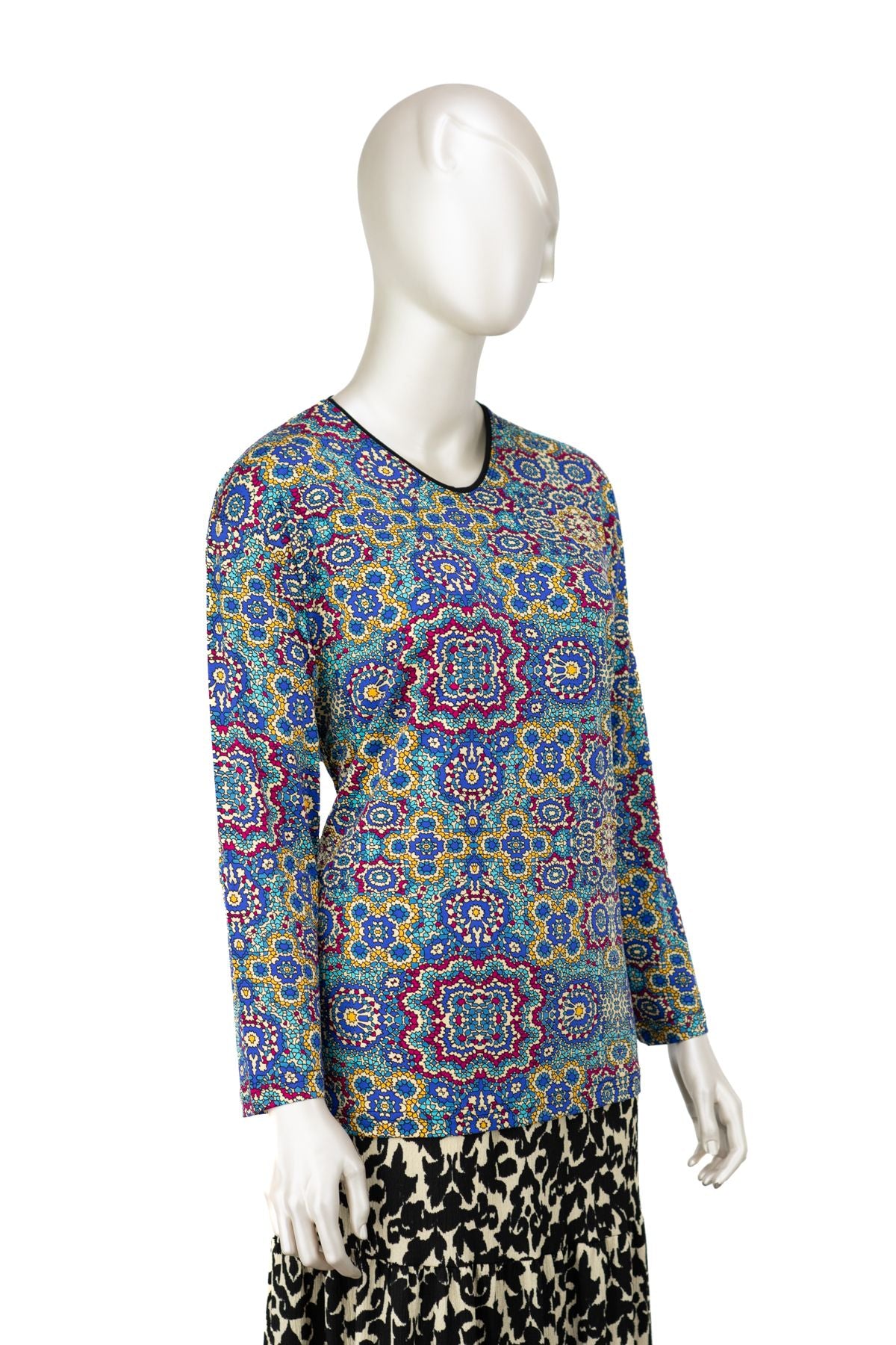 Kadın Turlu Viskon Penye Kumaş Anne Bluz Manolya Desenli Uzun Kollu Tam Kalıp Likralı