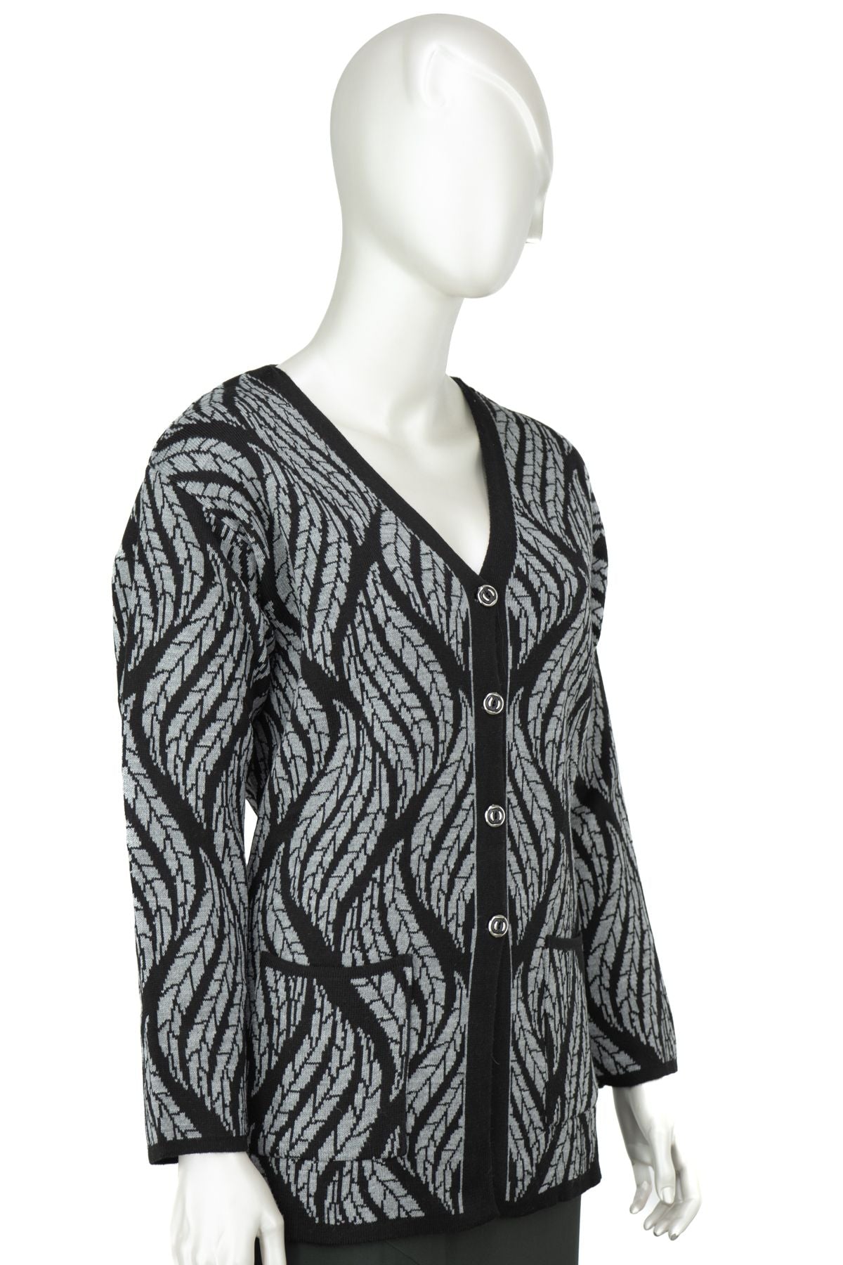 Kadın Kışlık Yünlü Örme Anne Hırka V Yaka Sümbül Motifli Çift Cepli Düğmeli Likralı Rahat