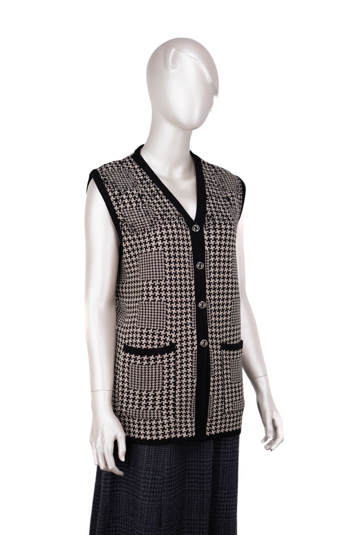 Kadın Kışlık Pamuklu Örme Anne Yelek Çift Cepli Düğmeli Klasik Kazayağı Modelli Tam Kalıp