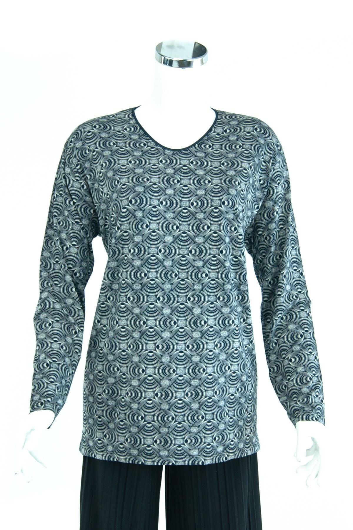 Kadın Gülnar Desenli Uzun Kollu Hafif V Yaka Likralı Viskon Penye Kumaş Anne Bluz