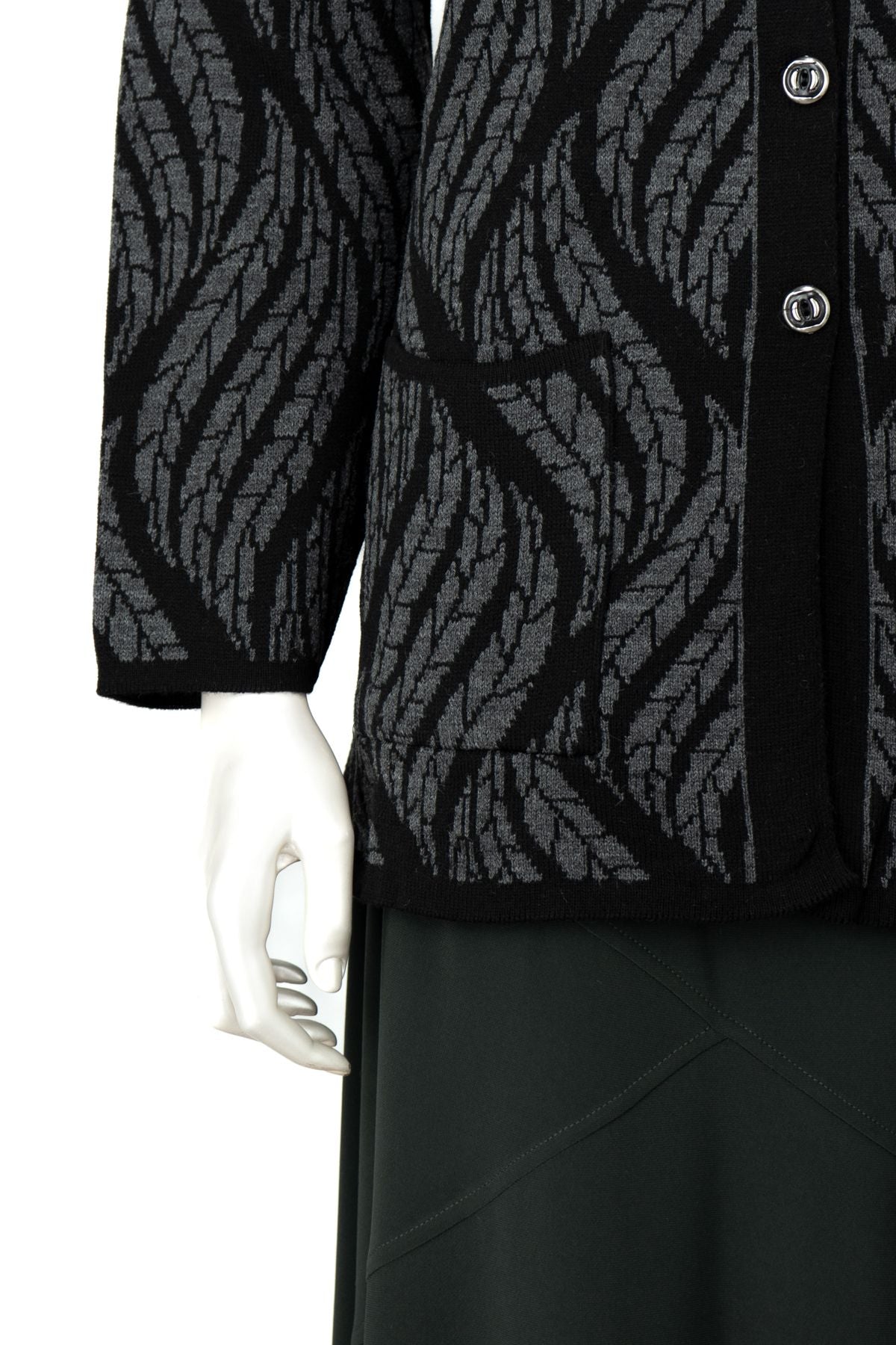 Kadın Kışlık Yünlü Örme Anne Hırka V Yaka Sümbül Motifli Çift Cepli Düğmeli Likralı Rahat