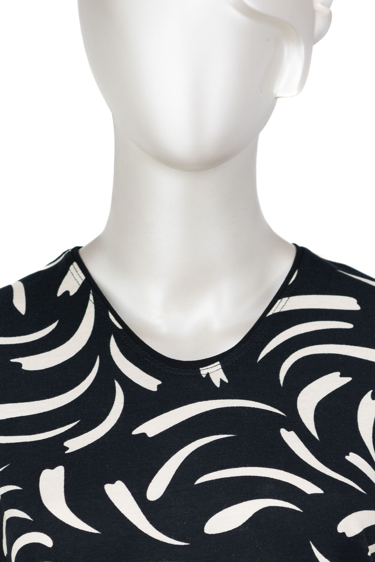 Kadın Turlu Viskon Penye Kumaş Anne Bluz Yasemen Desenli Uzun Kollu Tam Kalıp Likralı