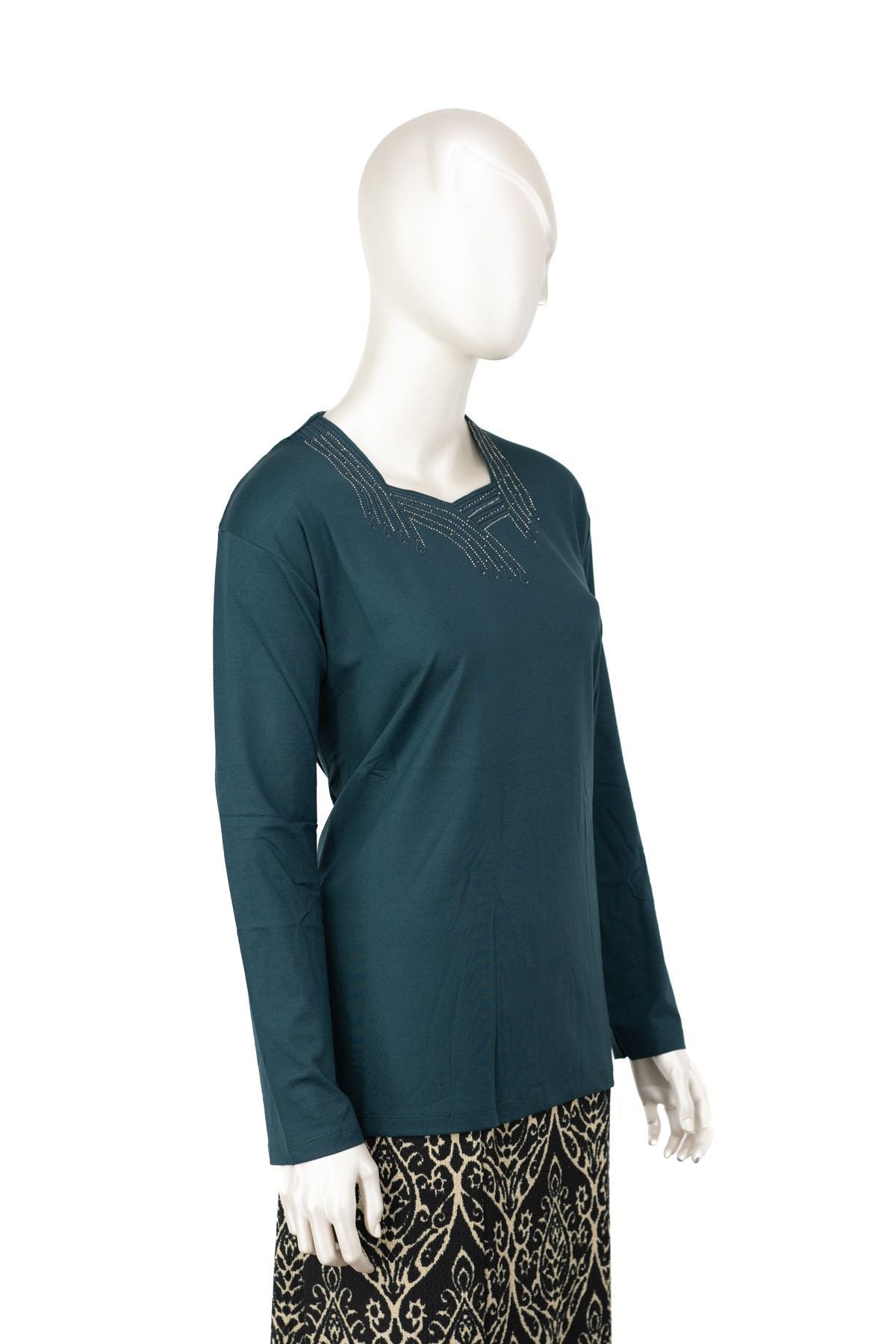 Kadın Turlu Viskon Penye Kumaş Anne Bluz Şık Taşlı ve Nakışlı Likralı Kare Yaka Tam Kalıp