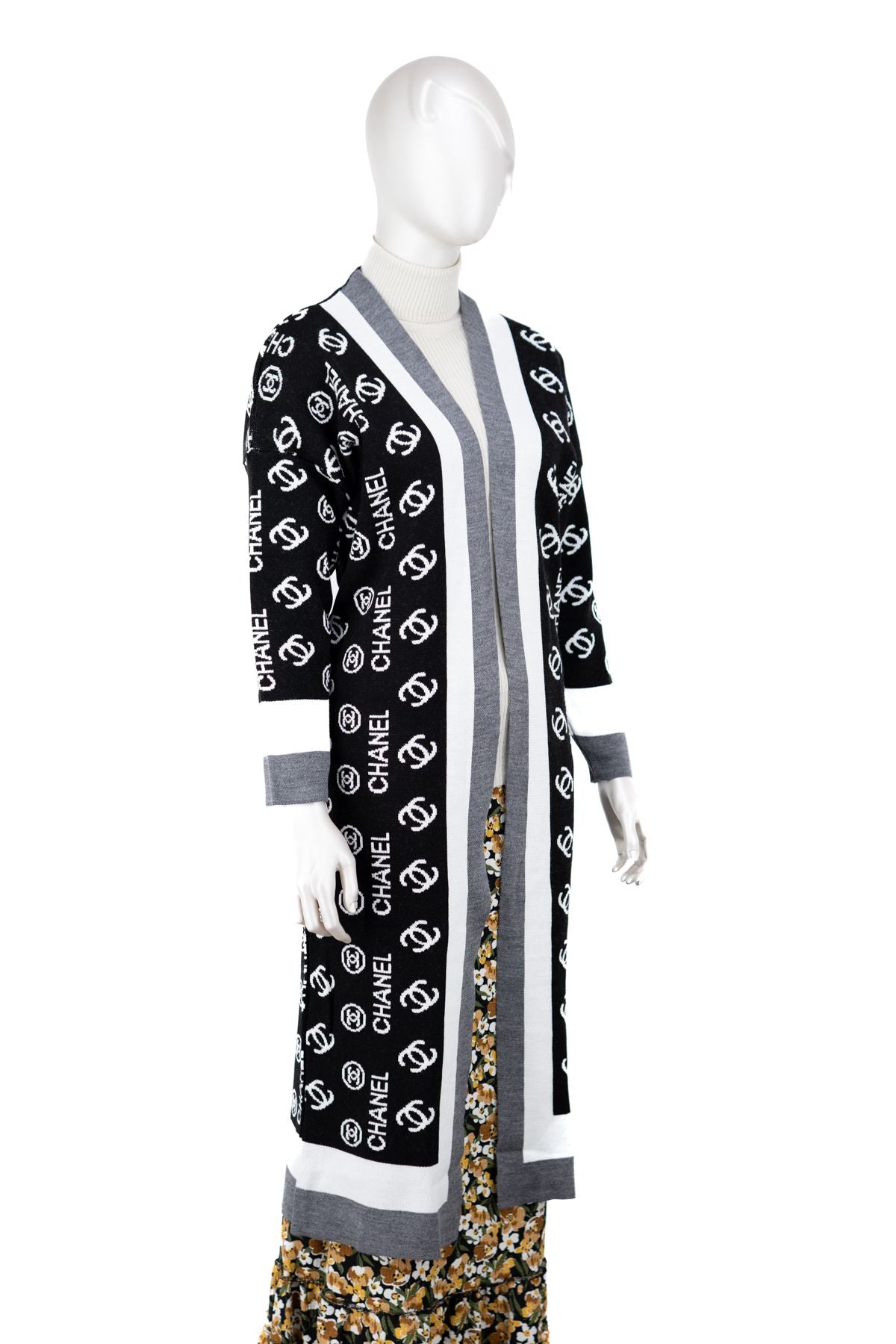 Kadın Kışlık Triko Örme Uzun Hırka Boydan Şık Marka Harf Desenli Kapamasız Rahat Kesim