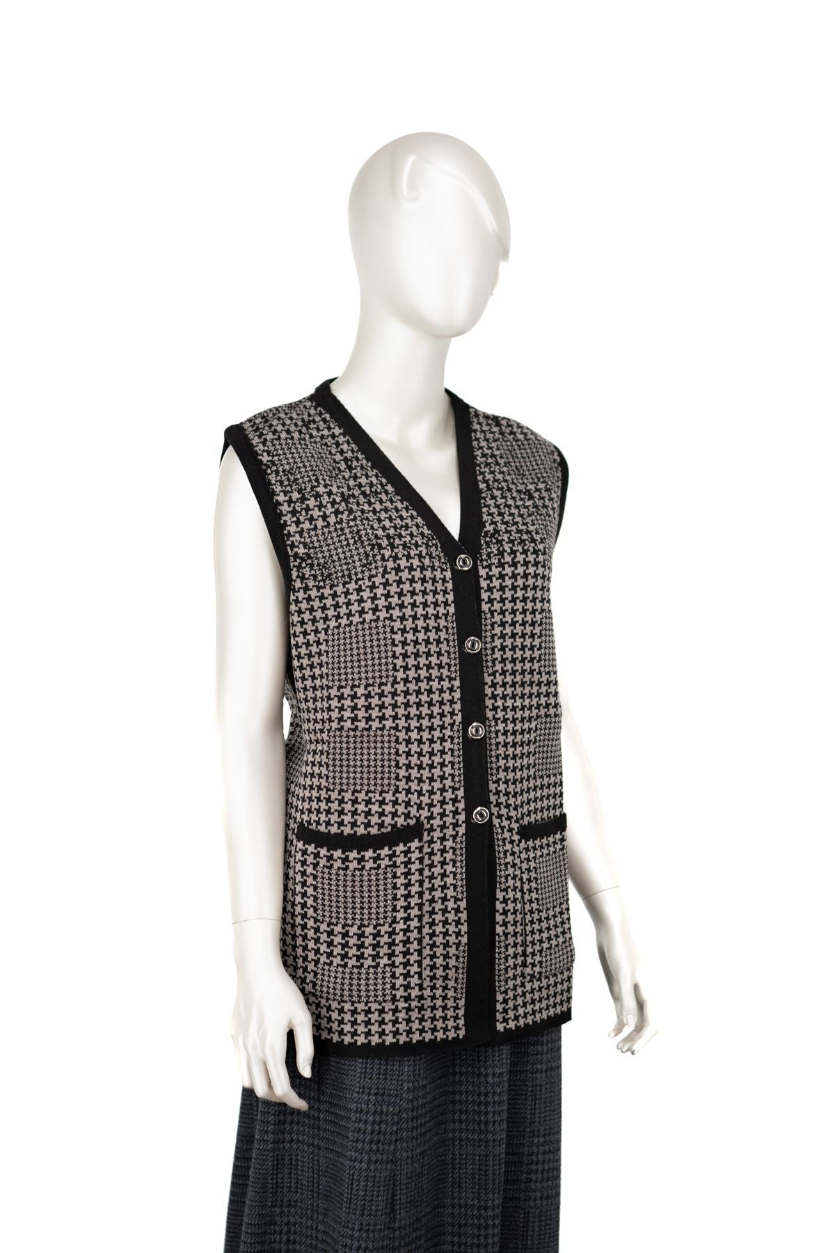 Kadın Kışlık Pamuklu Örme Anne Yelek Çift Cepli Düğmeli Klasik Kazayağı Modelli Tam Kalıp