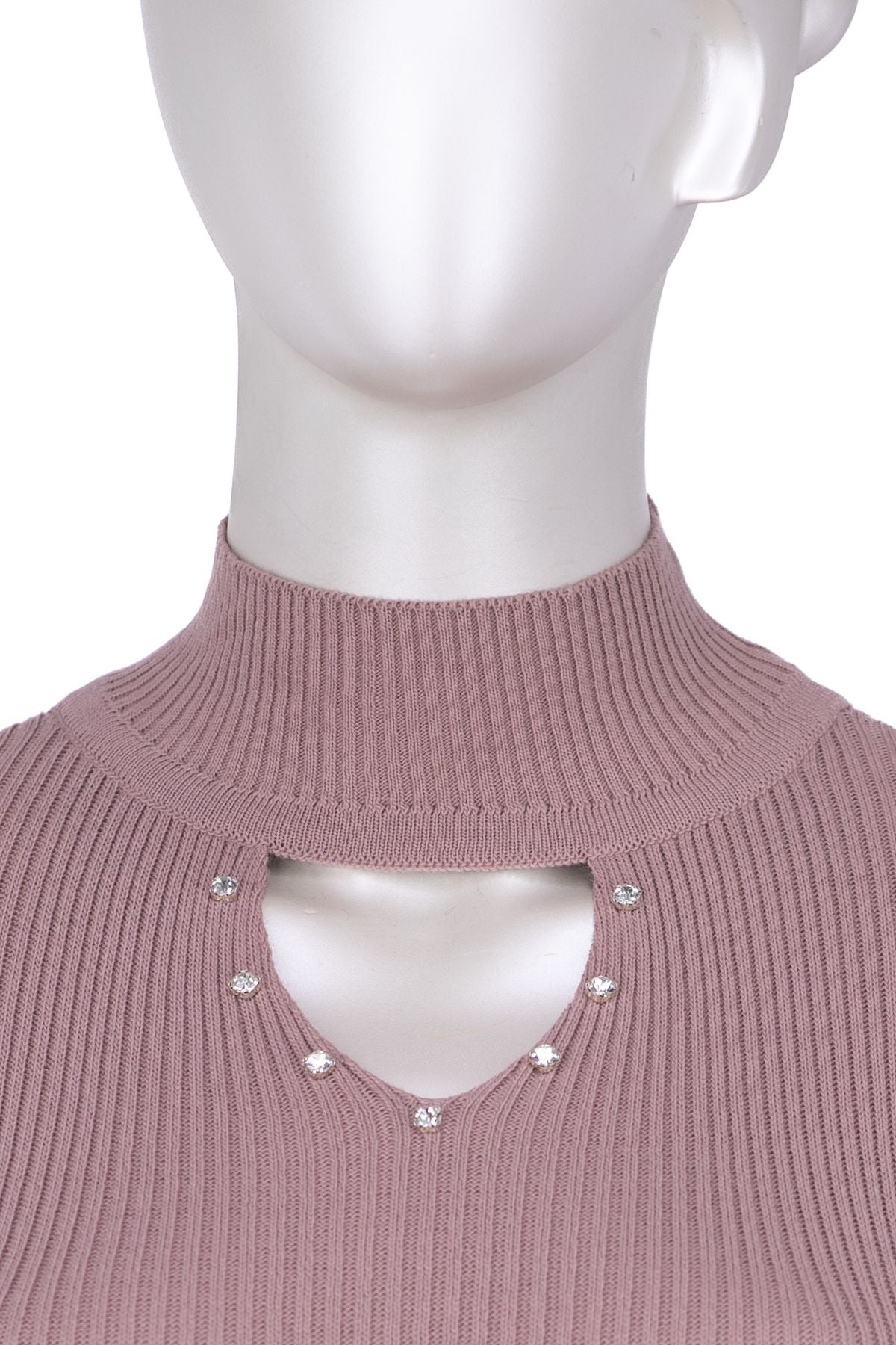 Kadın Kışlık Yarım Yakalı ve Taşlı Yaka Açıklığı Bulunan Bedene Oturan Örme Triko Badi Kazak