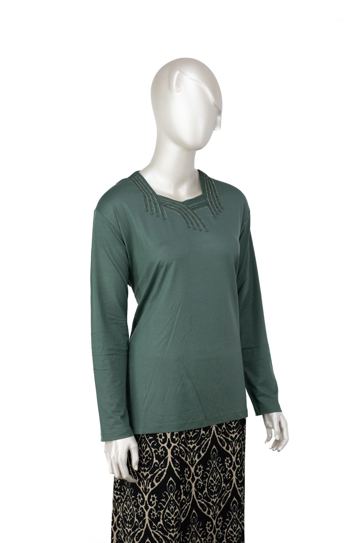 Kadın Turlu Viskon Penye Kumaş Anne Bluz Şık Taşlı ve Nakışlı Likralı Kare Yaka Tam Kalıp