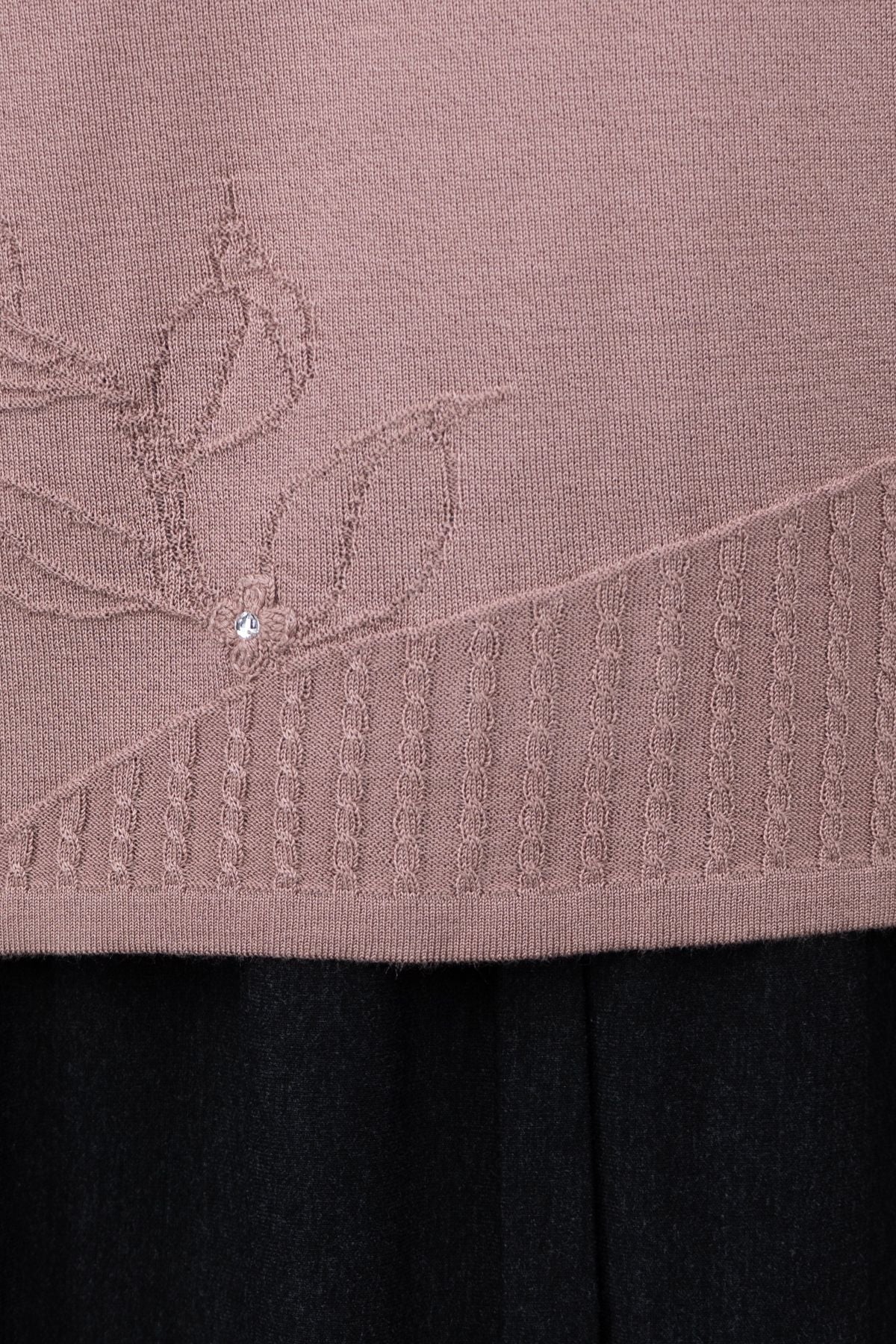 Kadın Anne Kazak Pamuklu Merserize Helen Örme V Yaka Taşlı ve Kendinden Motifli Likralı