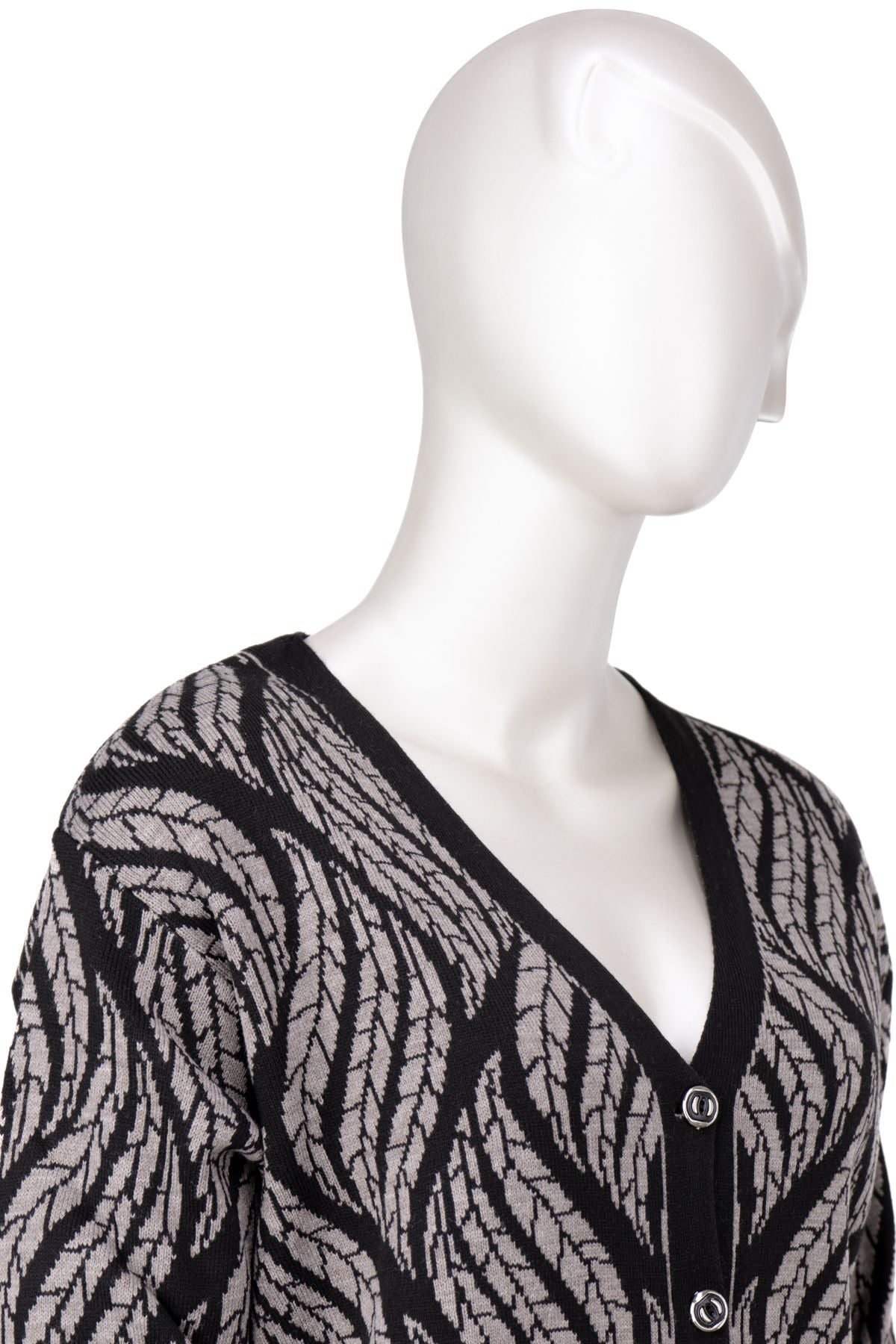 Kadın Kışlık Yünlü Örme Anne Hırka V Yaka Sümbül Motifli Çift Cepli Düğmeli Likralı Rahat