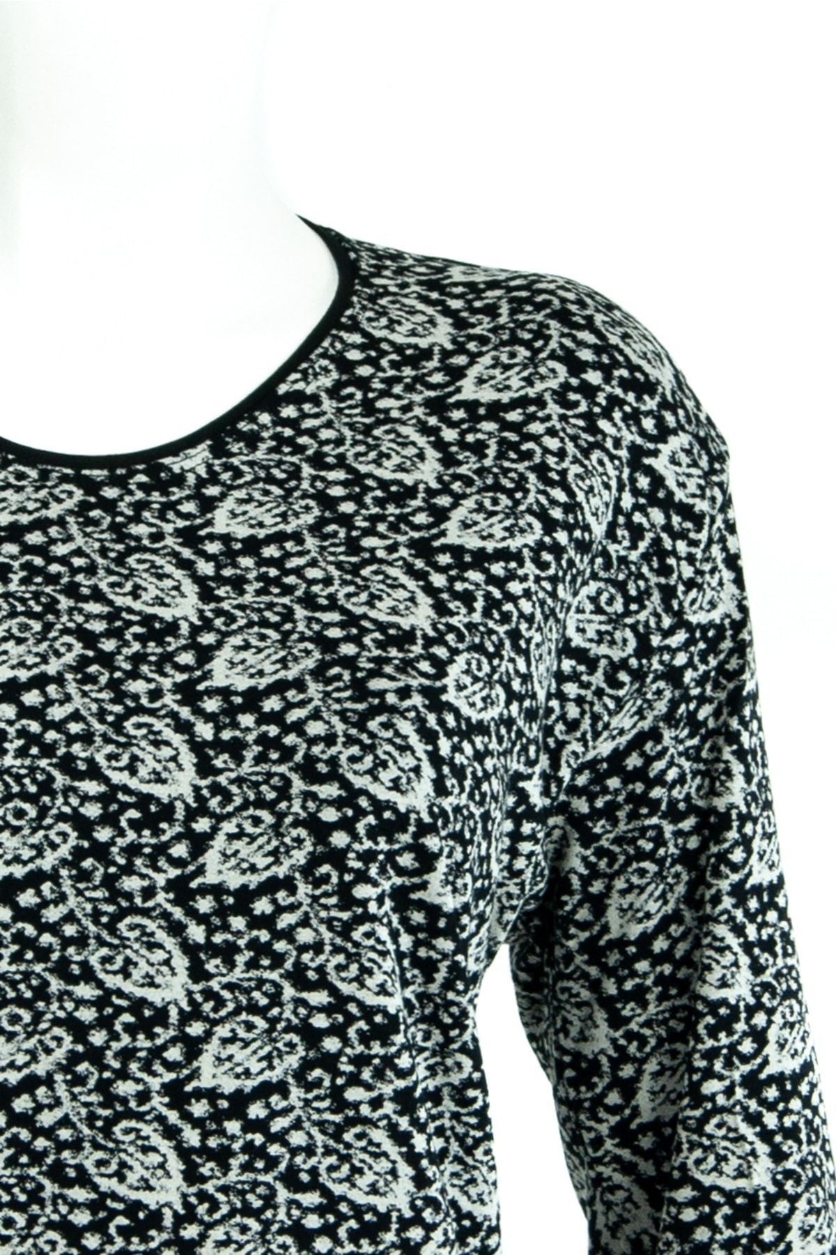 Kadın Acem Desenli Uzun Kollu Hafif V Yaka Likralı Viskon Penye Kumaş  Bluz