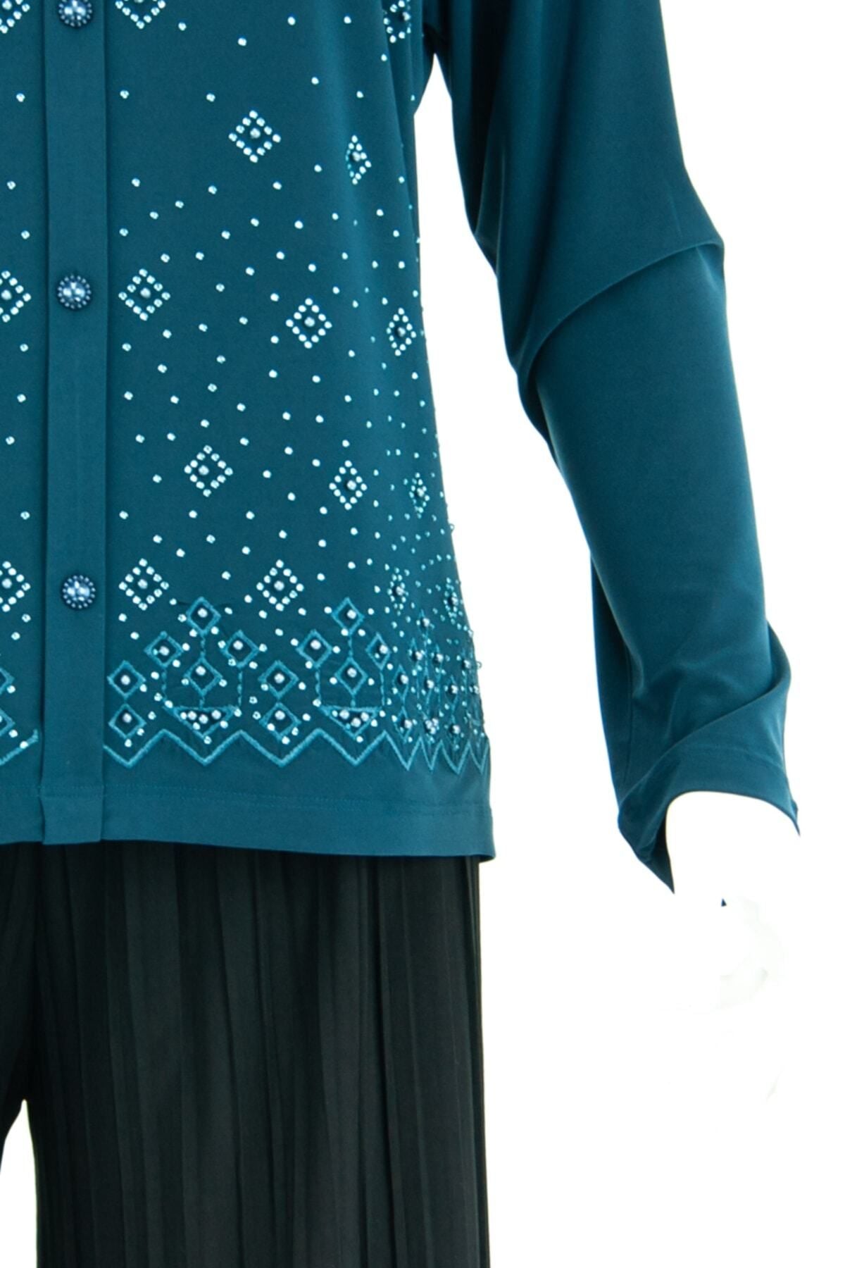 Kadın Düğme Modelli Taşlı Ve Boncuklu Likralı Normal Kesim Sandy Kumaş Anne Bluz