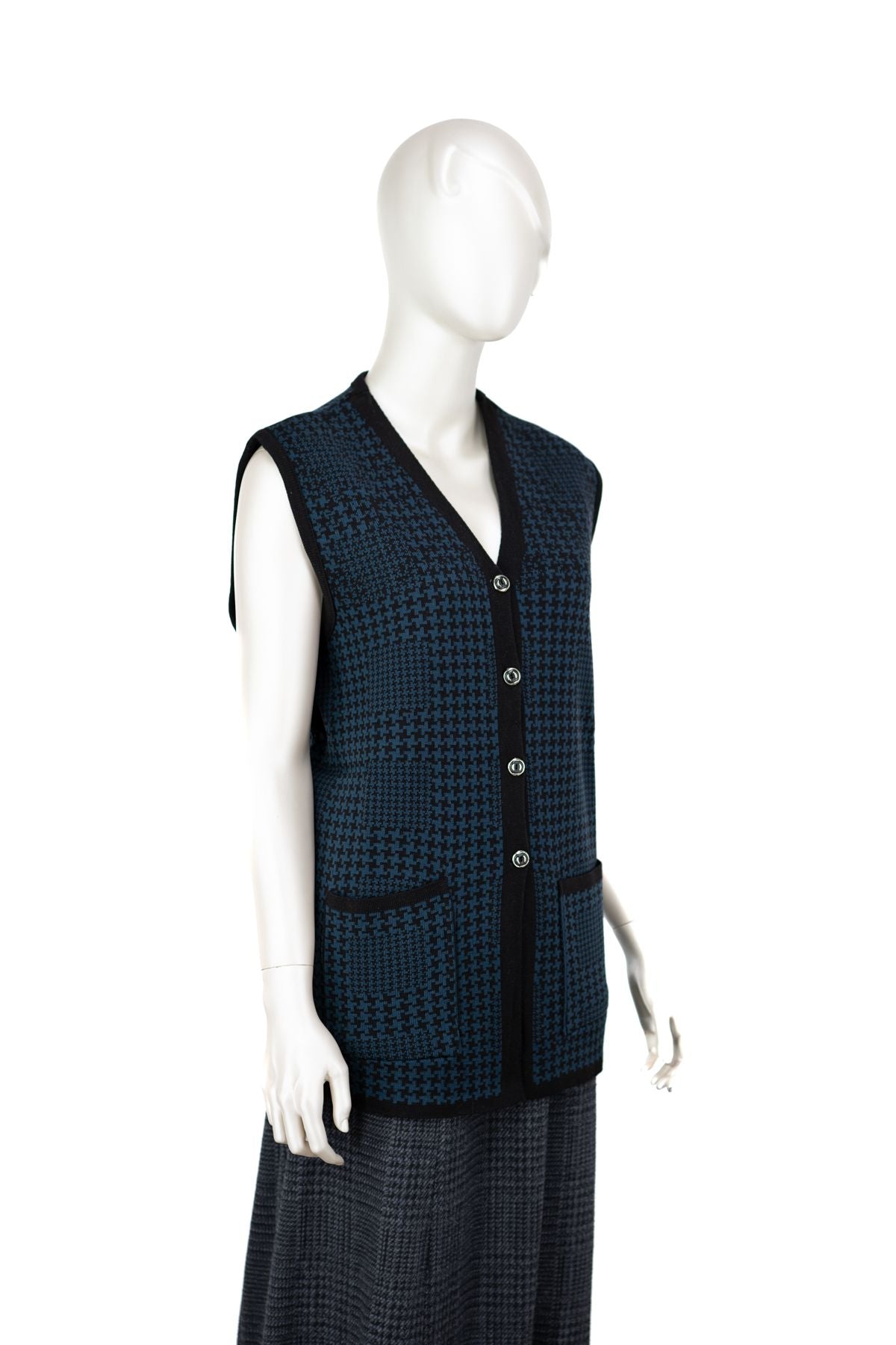 Kadın Kışlık Pamuklu Örme Anne Yelek Çift Cepli Düğmeli Klasik Kazayağı Modelli Tam Kalıp