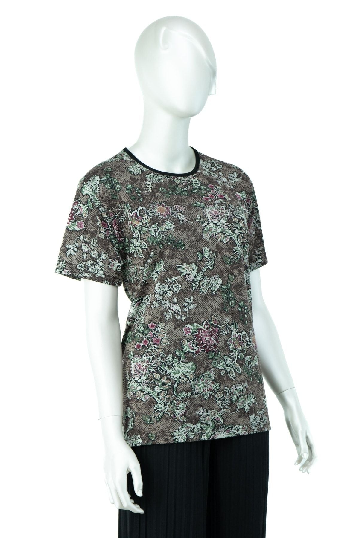 Kadın Gül Desenli Yuvarlak Yaka Kısa Kollu Tam Kalıp Turlu Viskon Penye Kumaş Anne Bluz