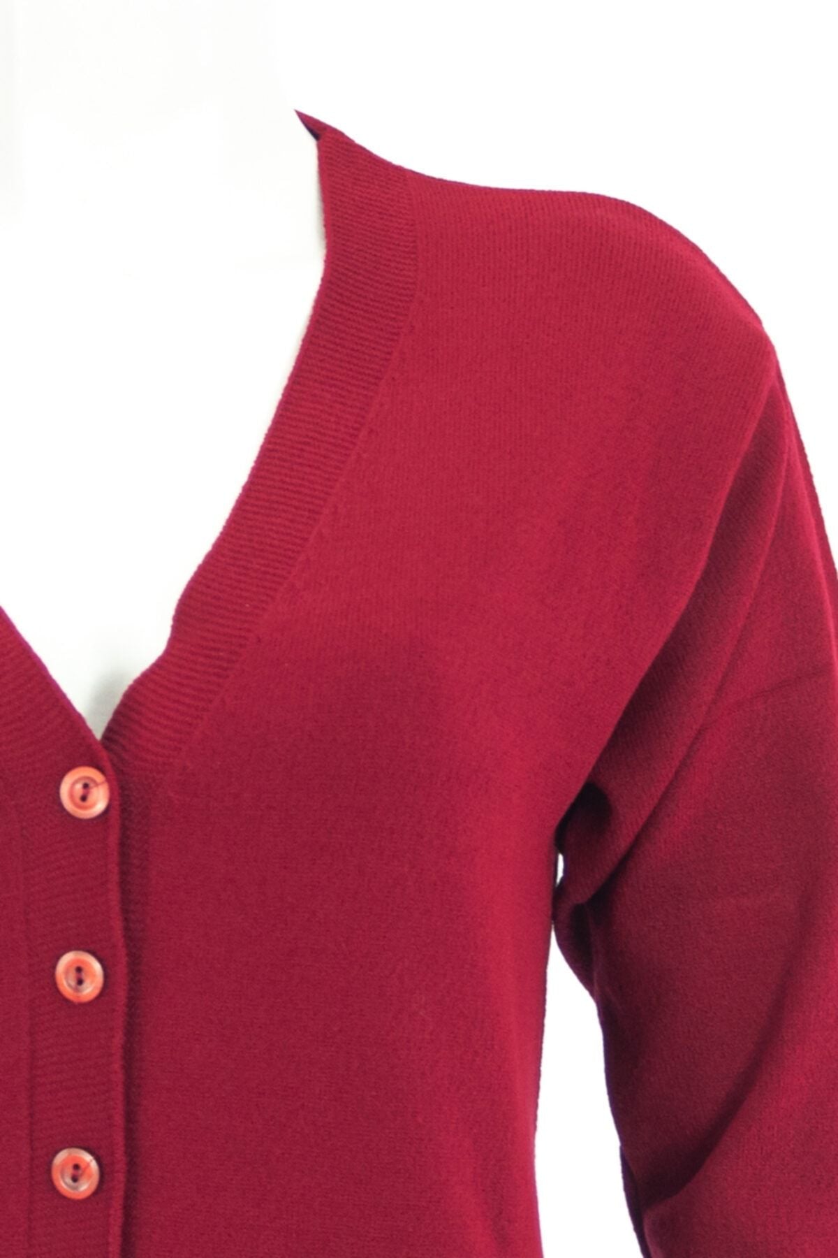 Kadın Kırmızı Kışlık Düğmeli Normal Kesim Likralı Kardelen Kumaş Kısa Hırka