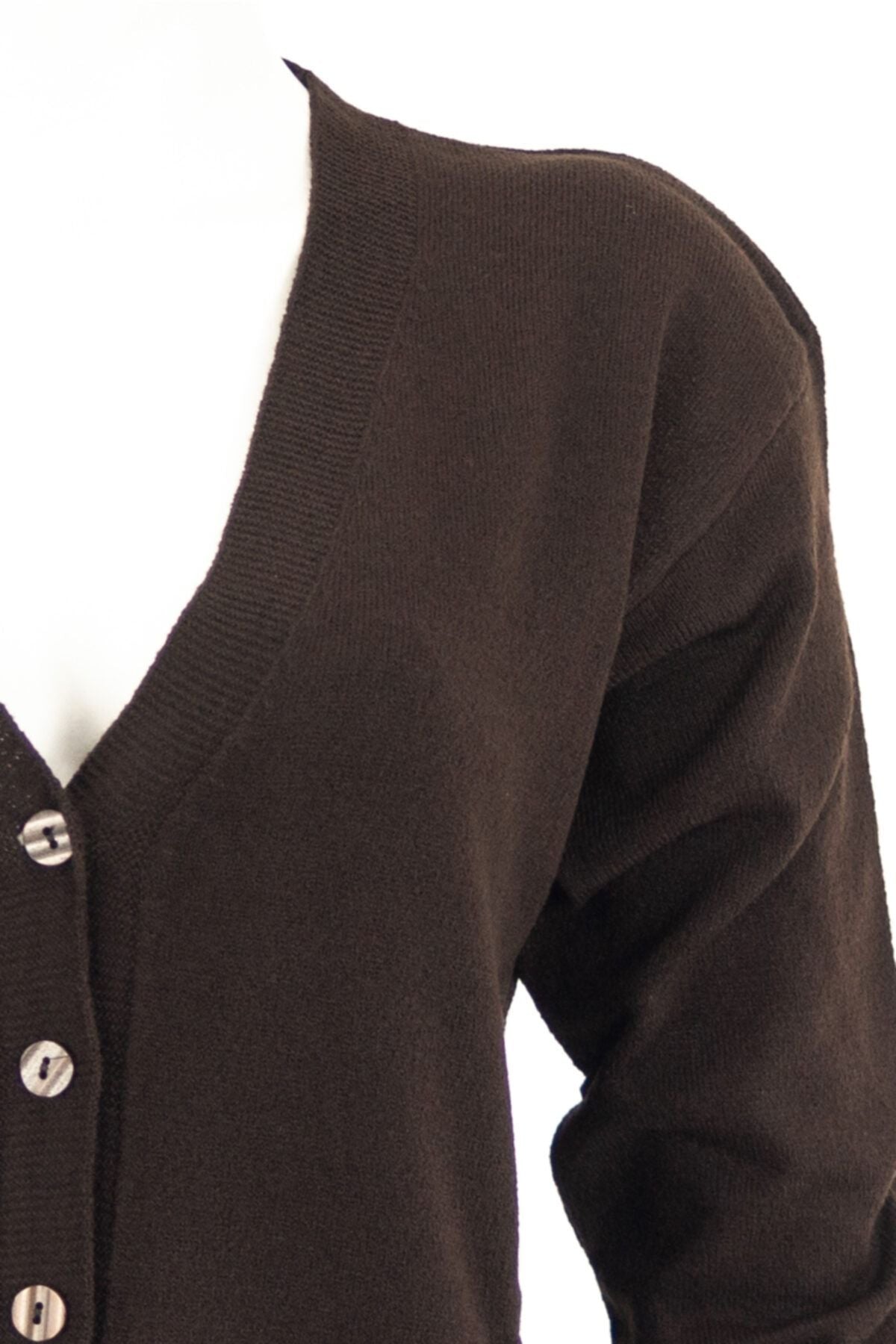 Kadın Kahverengi Kışlık Düğmeli Normal Kesim Likralı Kardelen Kumaş Kısa Hırka