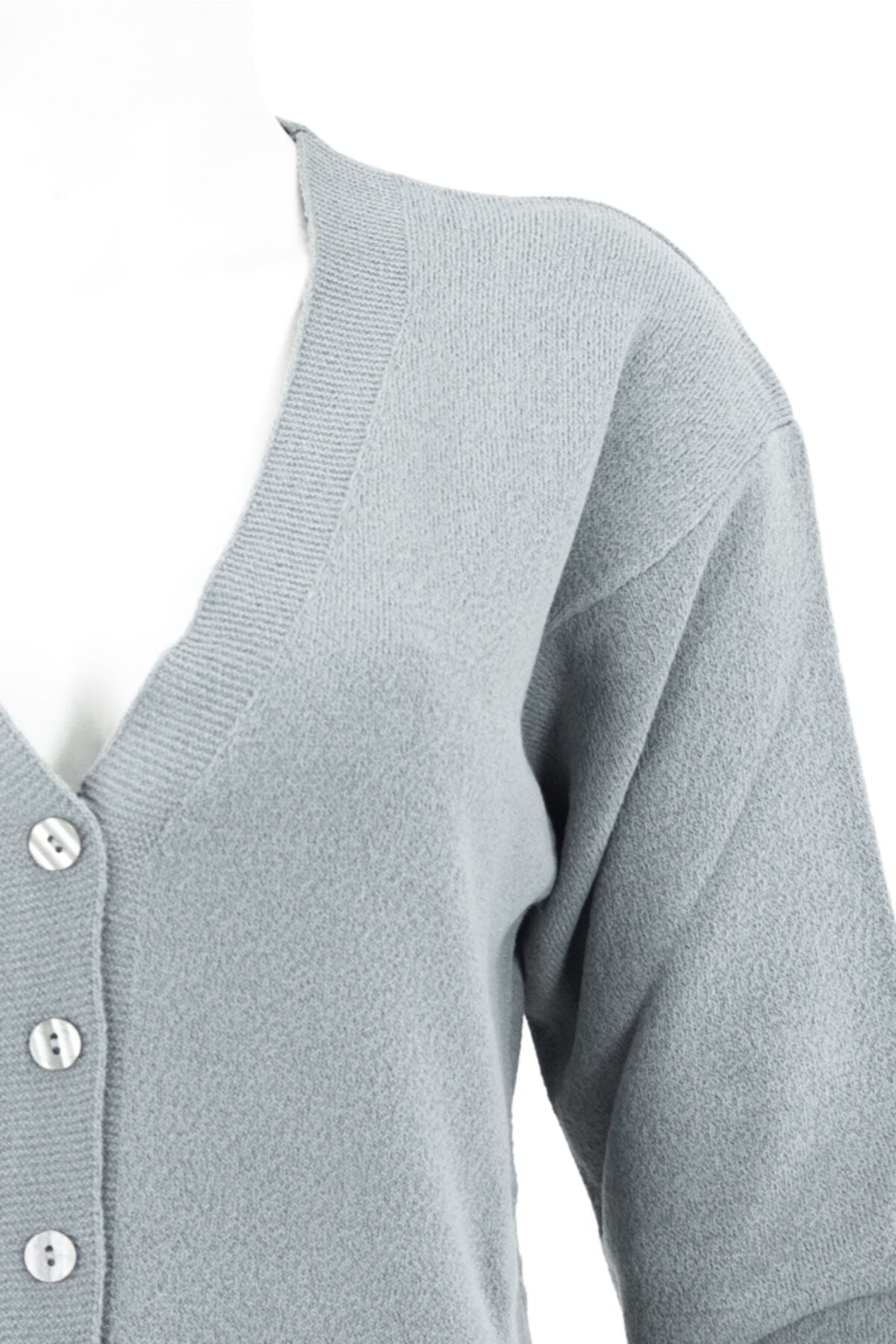 Kadın Açık Gri Kışlık Düğmeli Normal Kesim Likralı Kardelen Kumaş Kısa Hırka