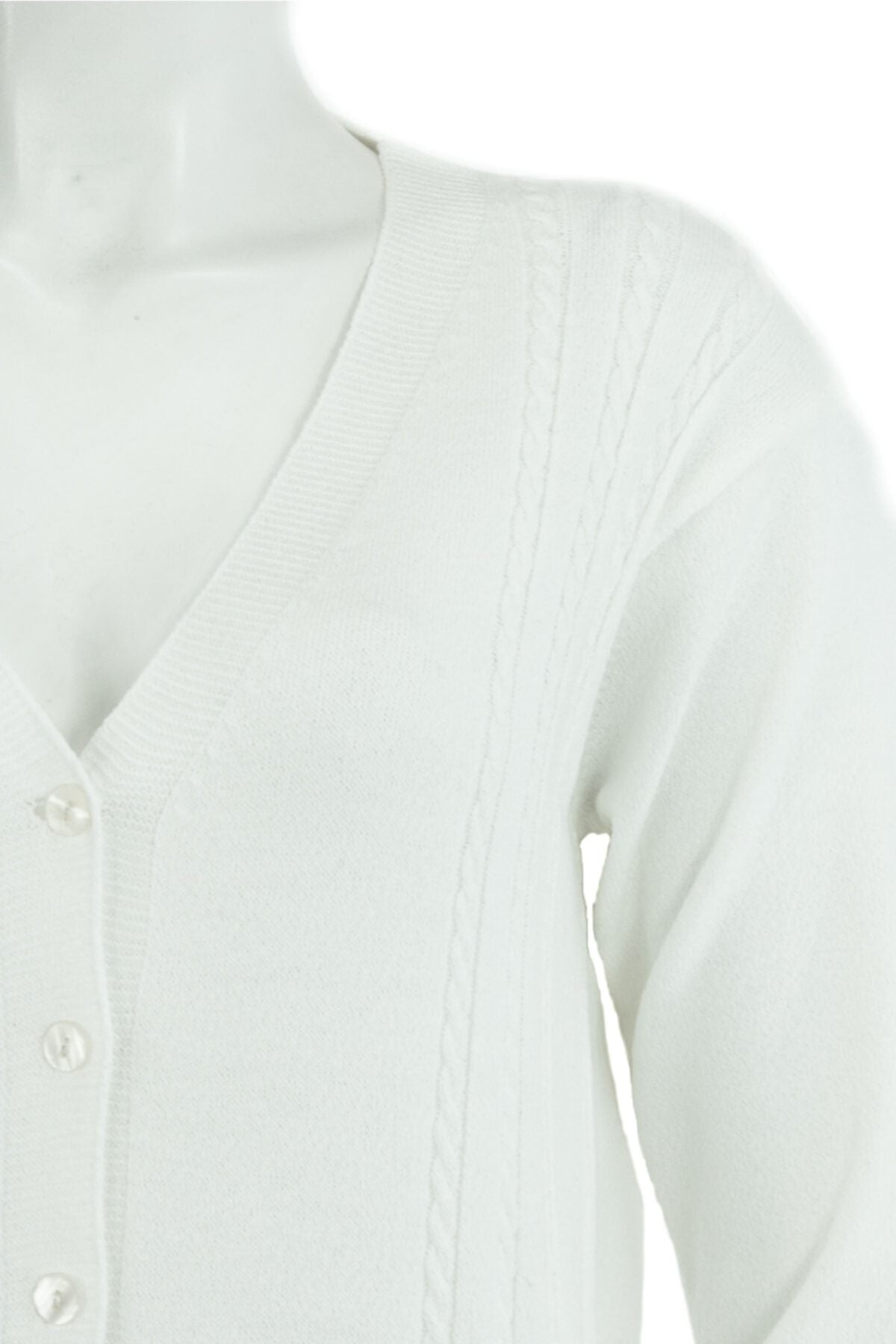 Kadın Beyaz Kışlık Desenli Düğmeli Cepli Normal Kesim Likralı Kardelen Kumaş Kısa Hırka