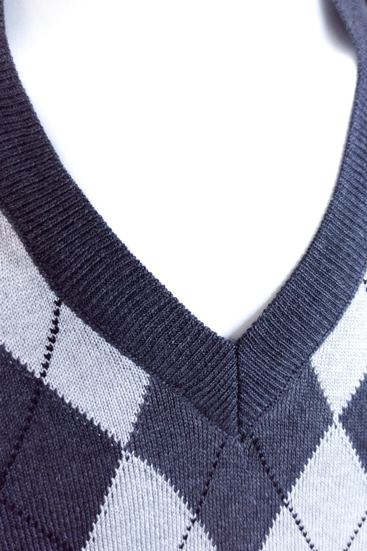 Erkek Antrasit Baba Süveteri Baklava Desenli V Yakalı Ince Yün Dokuma