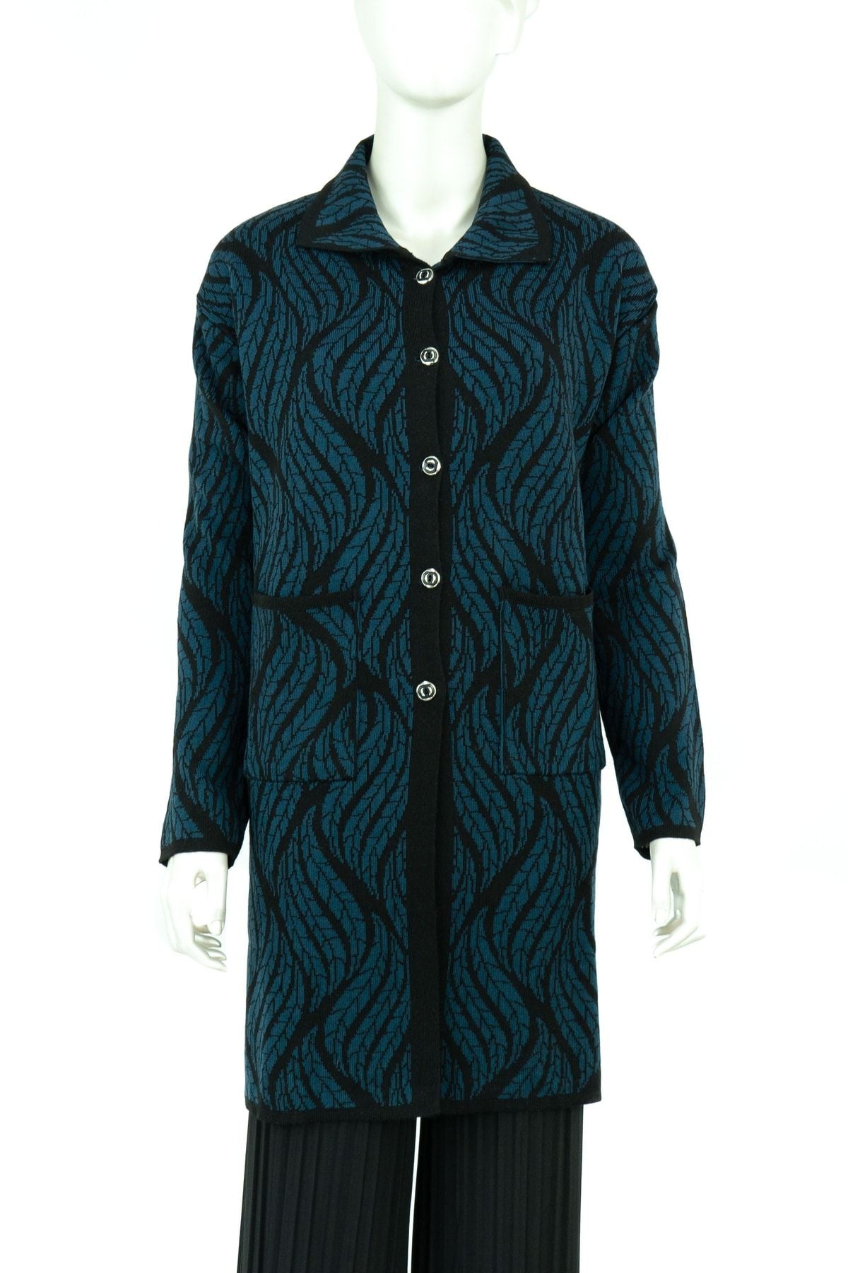 Kadın Kışlık Motifli Düğmeli Cepli Rahat Kesim Likralı Yünlü Dokuma Anne Hırka