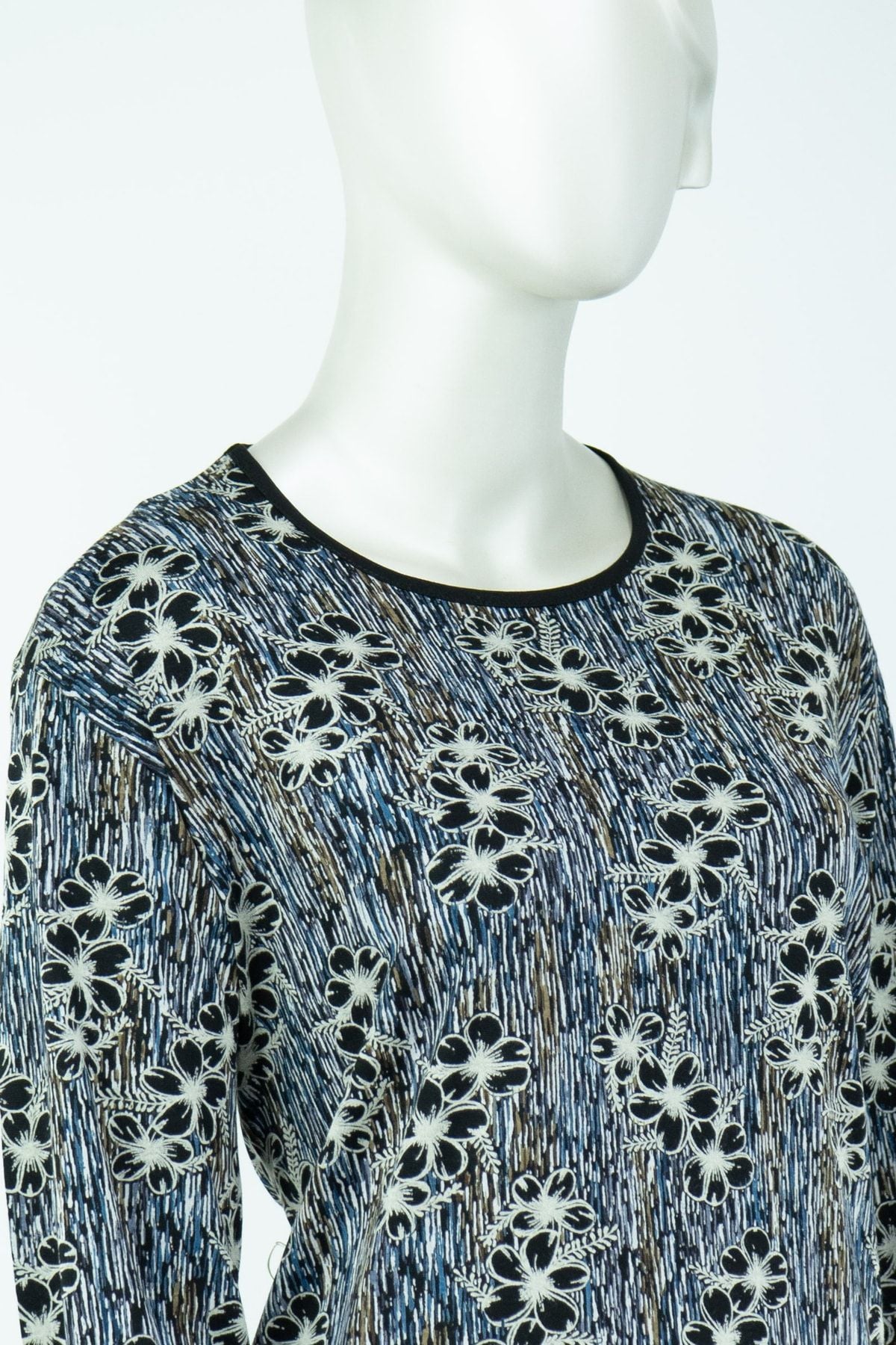 Kadın Fındık Çiçeği Desenli Uzun Kollu Tam Kalıp Likralı Turlu Viskon Penye Kumaş Anne Bluz