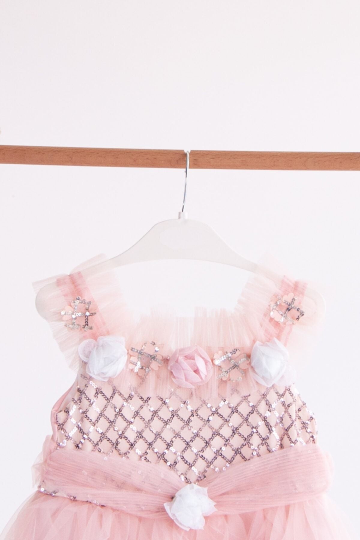 Kız Çocuk Pudra Butik Kostüm 1-2-3-4 Yaş Simli Zeytindallı Ve Güllü Kuyruklu Elbise