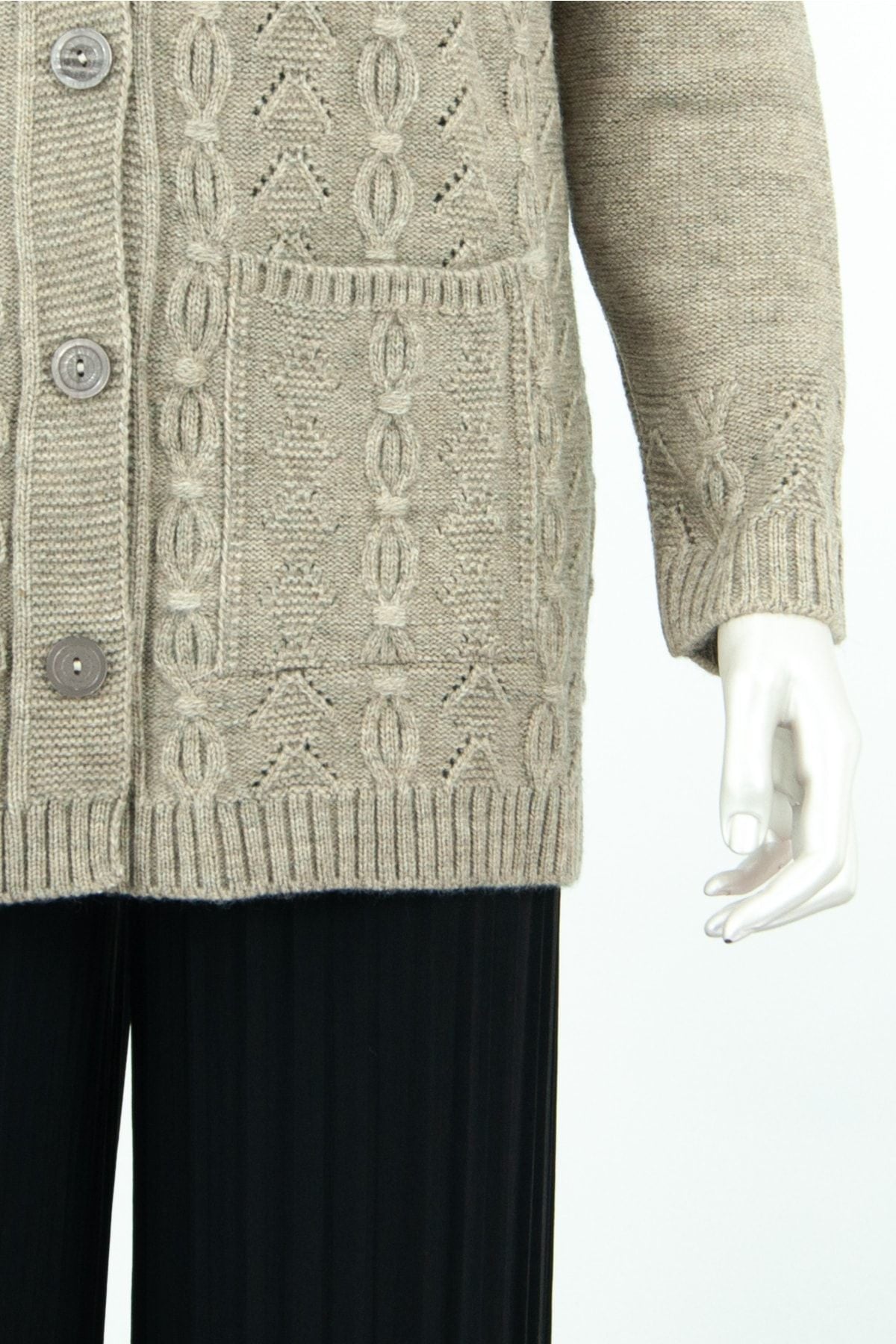 Kadın Kışlık Motifli V Yaka Düğmeli Çift Cepli Rahat Kesim Yün Dokuma Kalın Anne Hırka