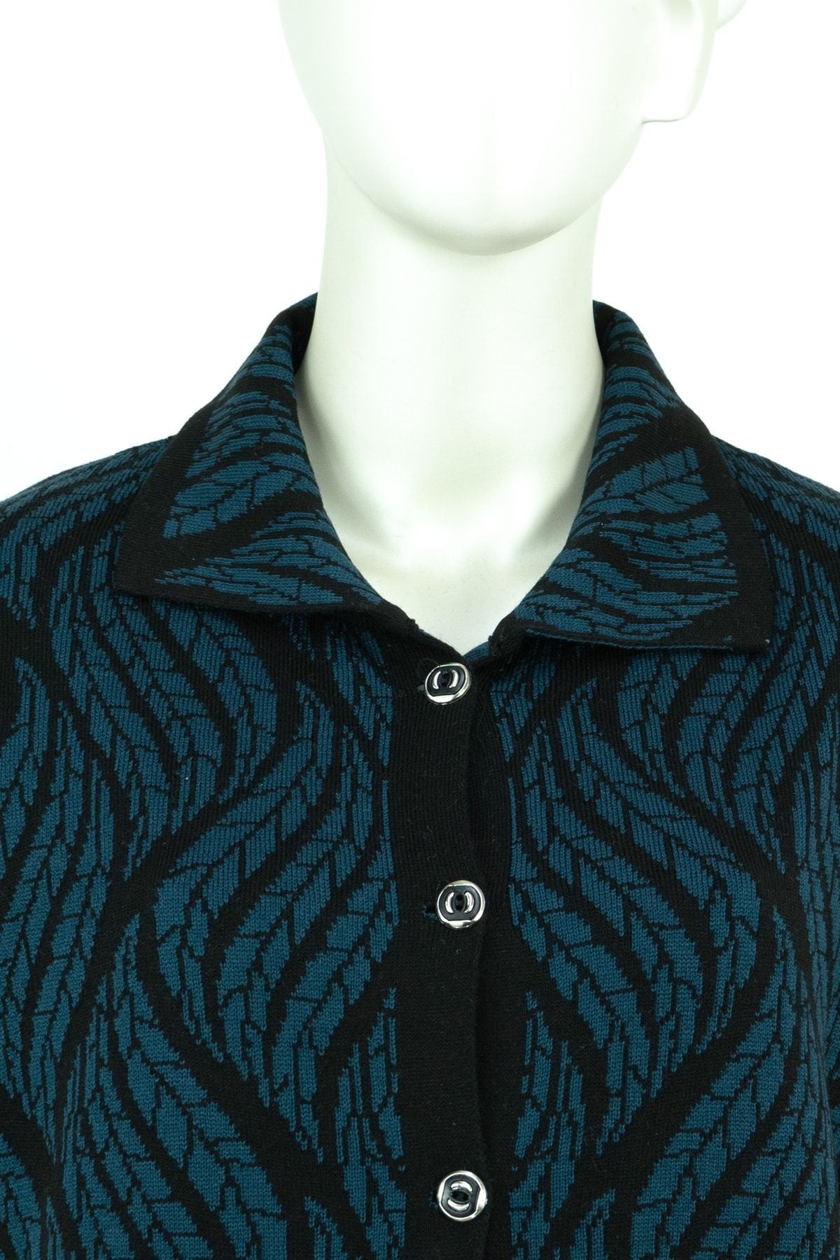 Kadın Kışlık Motifli Düğmeli Cepli Rahat Kesim Likralı Yünlü Dokuma Anne Hırka