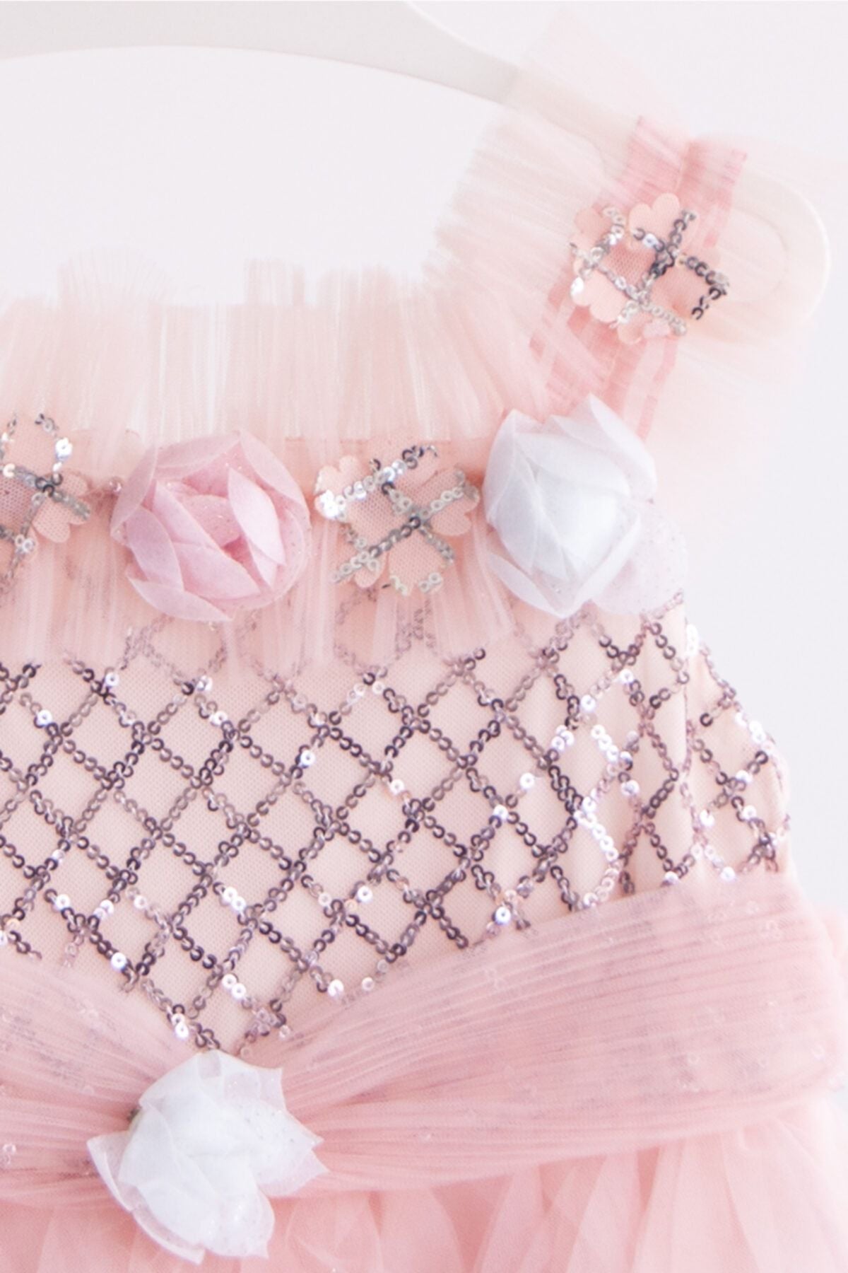 Kız Çocuk Pudra Butik Kostüm 1-2-3-4 Yaş Simli Zeytindallı Ve Güllü Kuyruklu Elbise