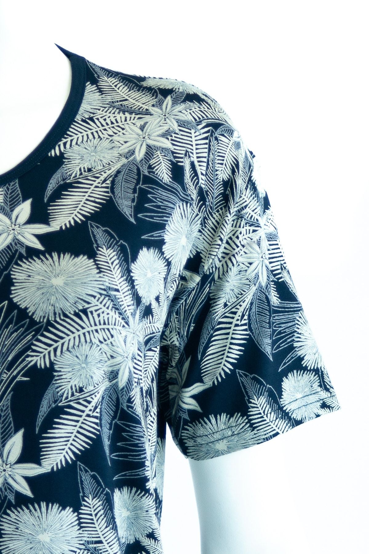 Kadın Lacivert Anne Butik Bluz Yaprak Desenli Kısa Kollu Rahat Kesim Likralı Viskon Kumaş